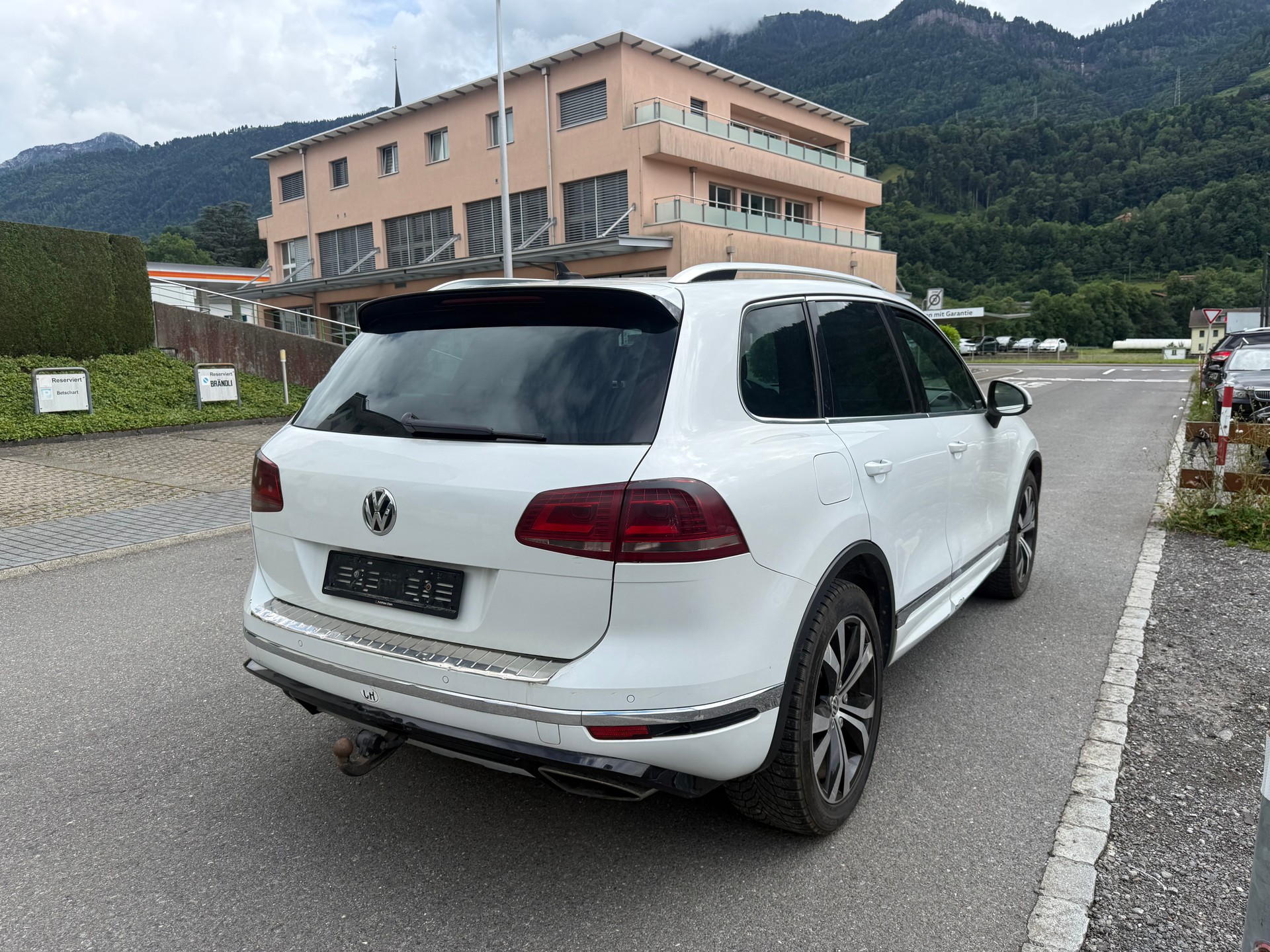 VW Touareg 3.0 TDI BMT Peak Tiptronic-image-3