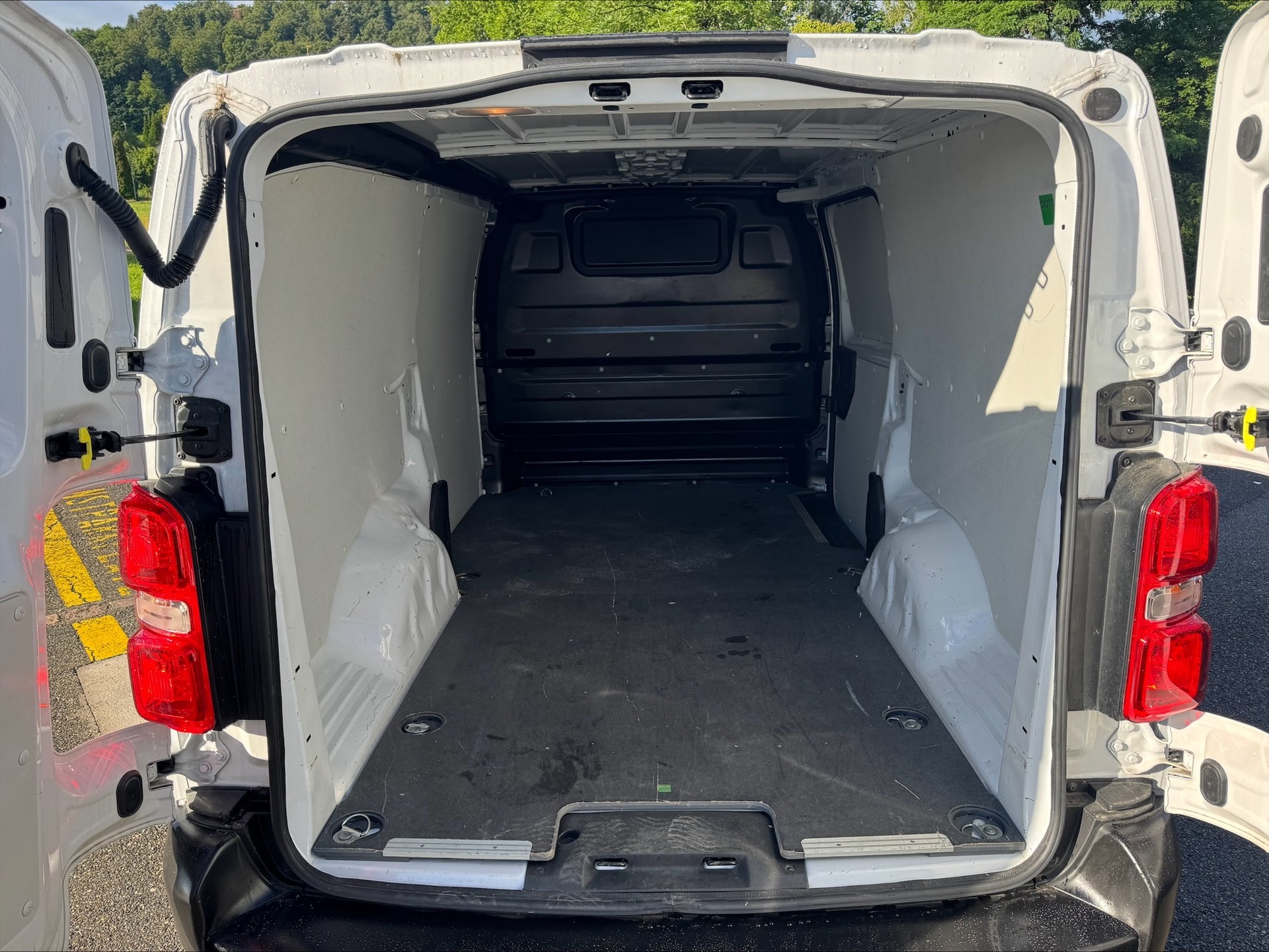 CITROEN Jumpy 2.0 BlueHDi 145 XL EAT8-image-6
