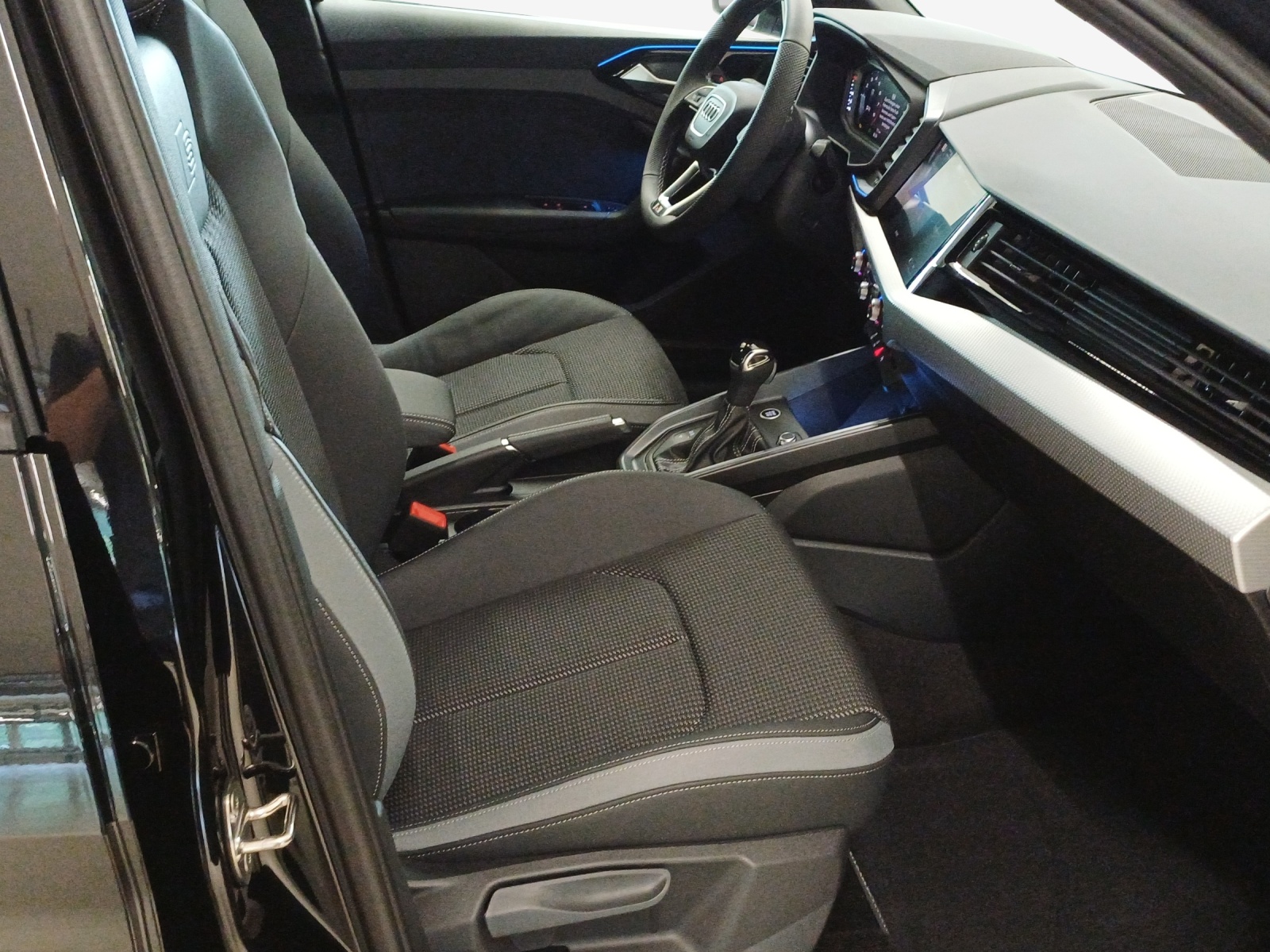 AUDI A1 Sportback 30 TFSI S Line Attraction S-tronic-image-13