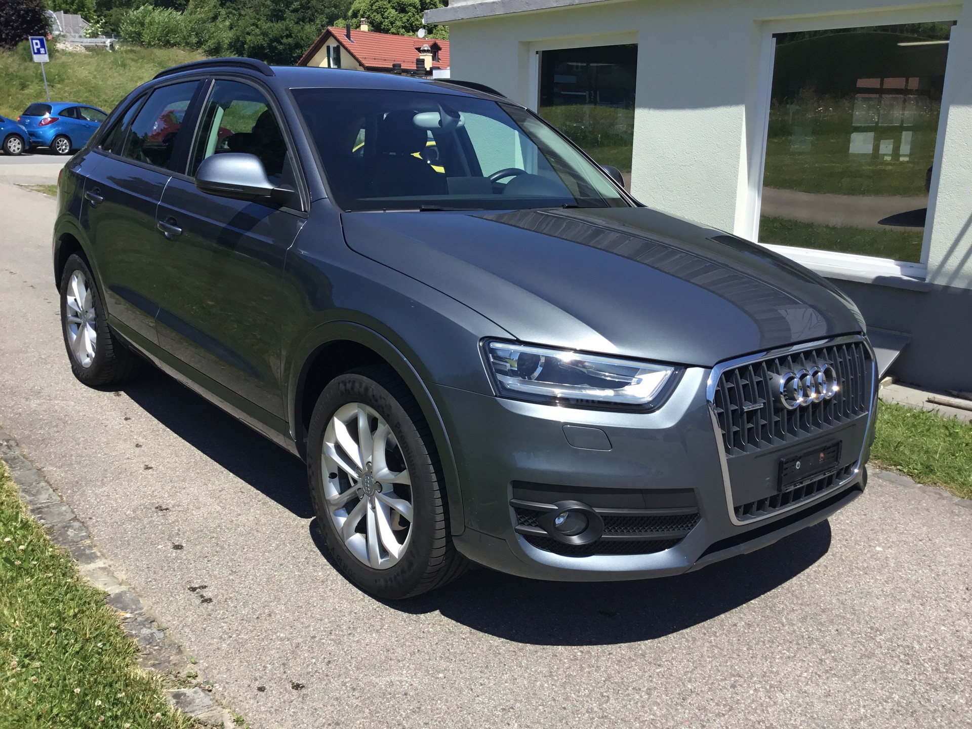 AUDI Q3 2.0 TFSI quattro S-tronic-image-1