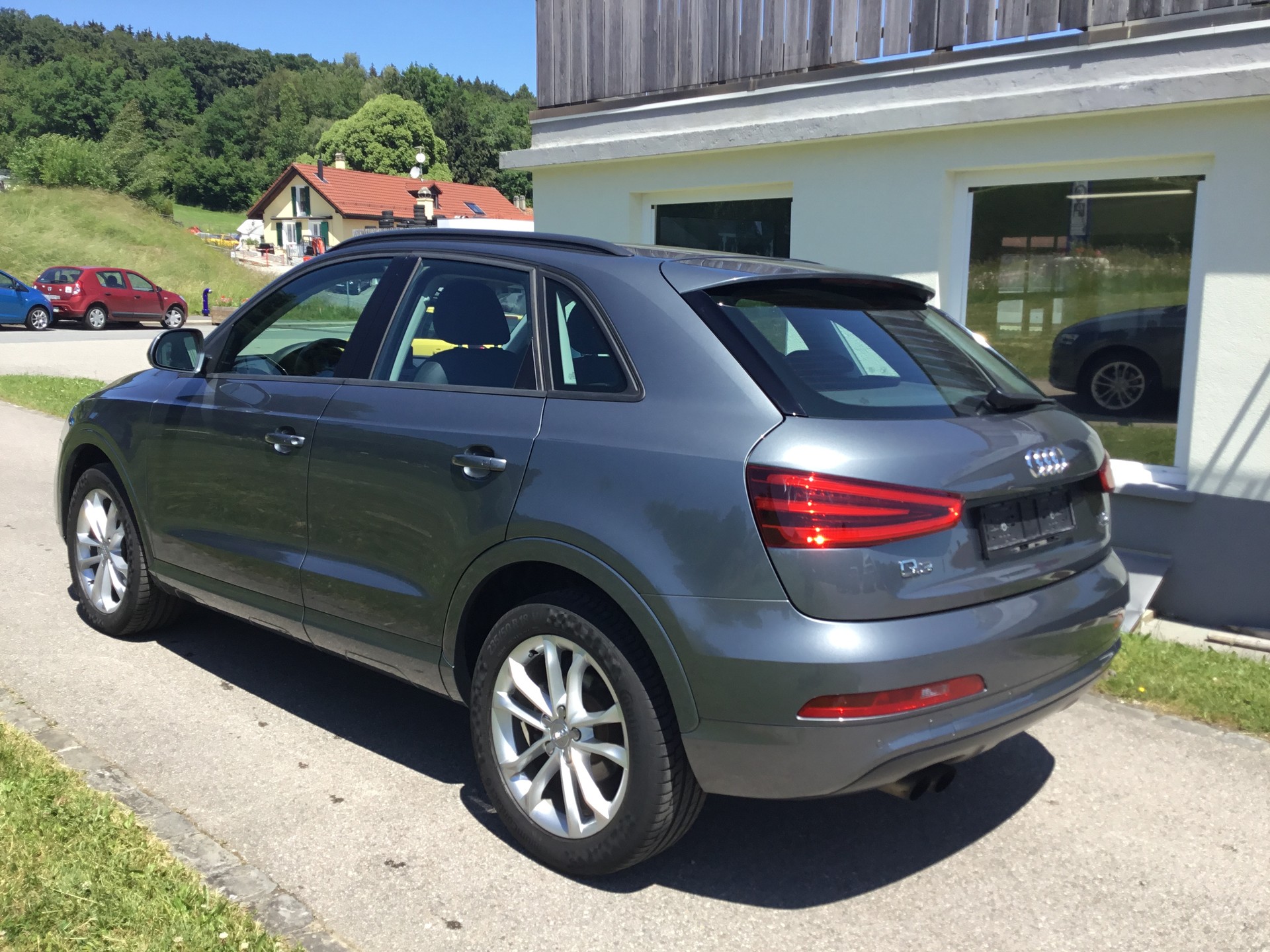AUDI Q3 2.0 TFSI quattro S-tronic-image-5