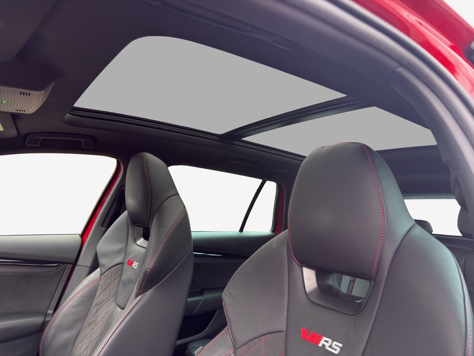 SKODA Octavia Combi 2.0 TSI DSG RS-image-15
