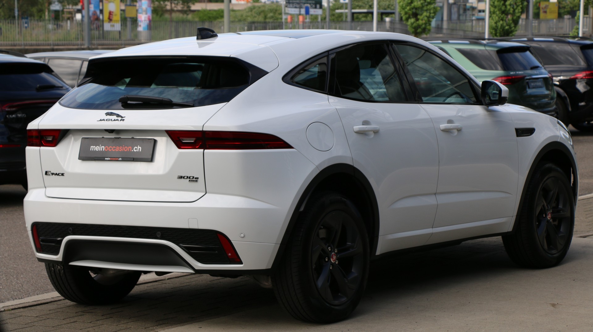 JAGUAR E-Pace 1.5 P300e AWD SE-image-5
