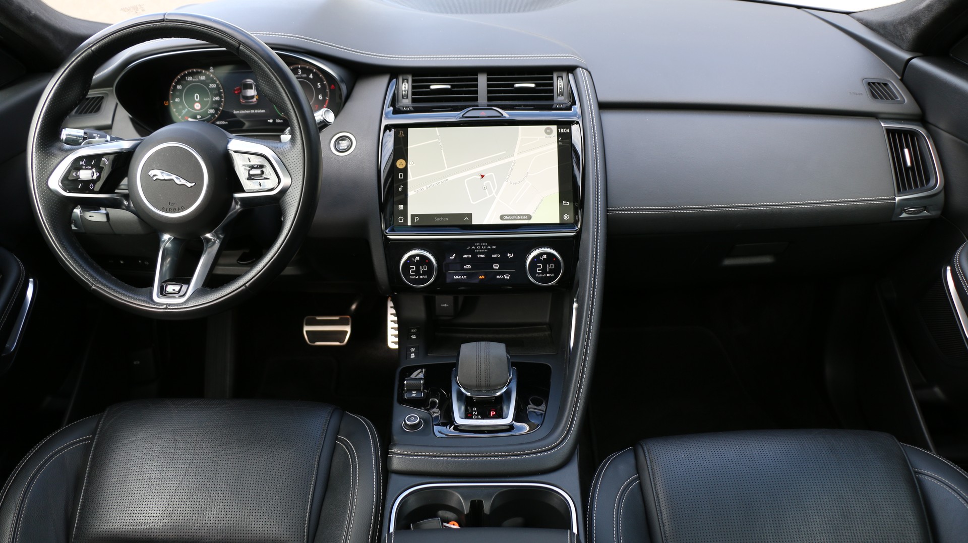JAGUAR E-Pace 1.5 P300e AWD SE-image-18