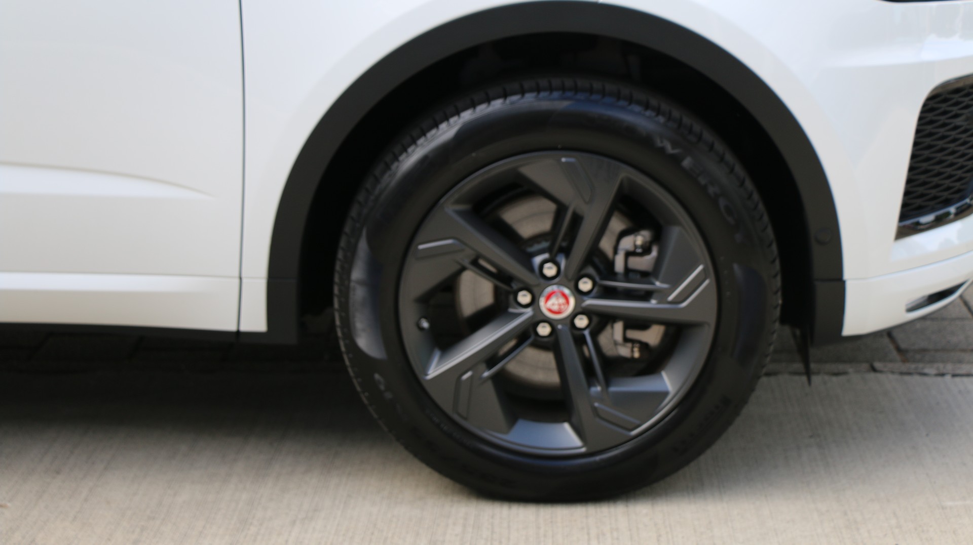 JAGUAR E-Pace 1.5 P300e AWD SE-image-25