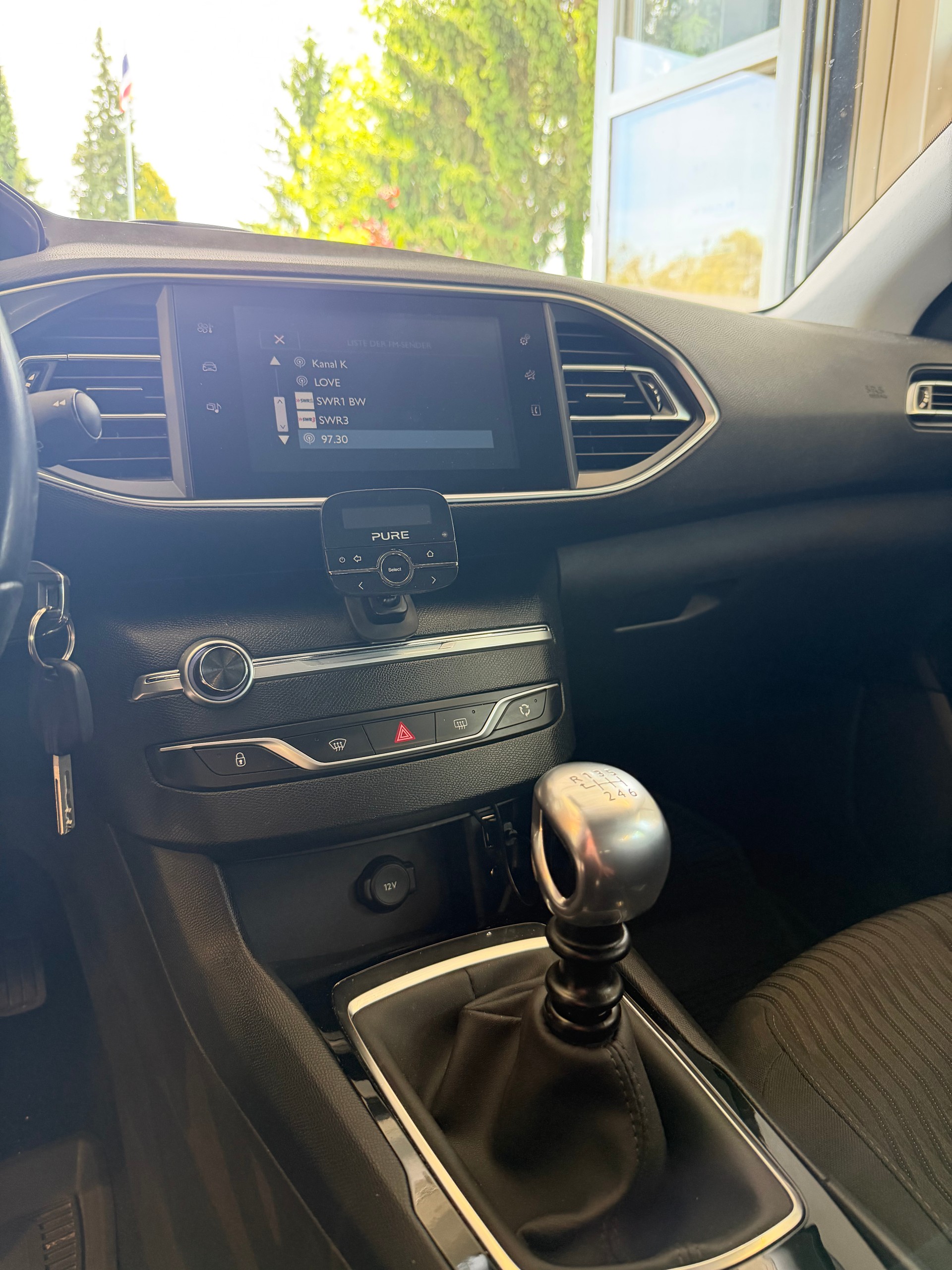 PEUGEOT 308 SW 1.2 THP Allure-image-14