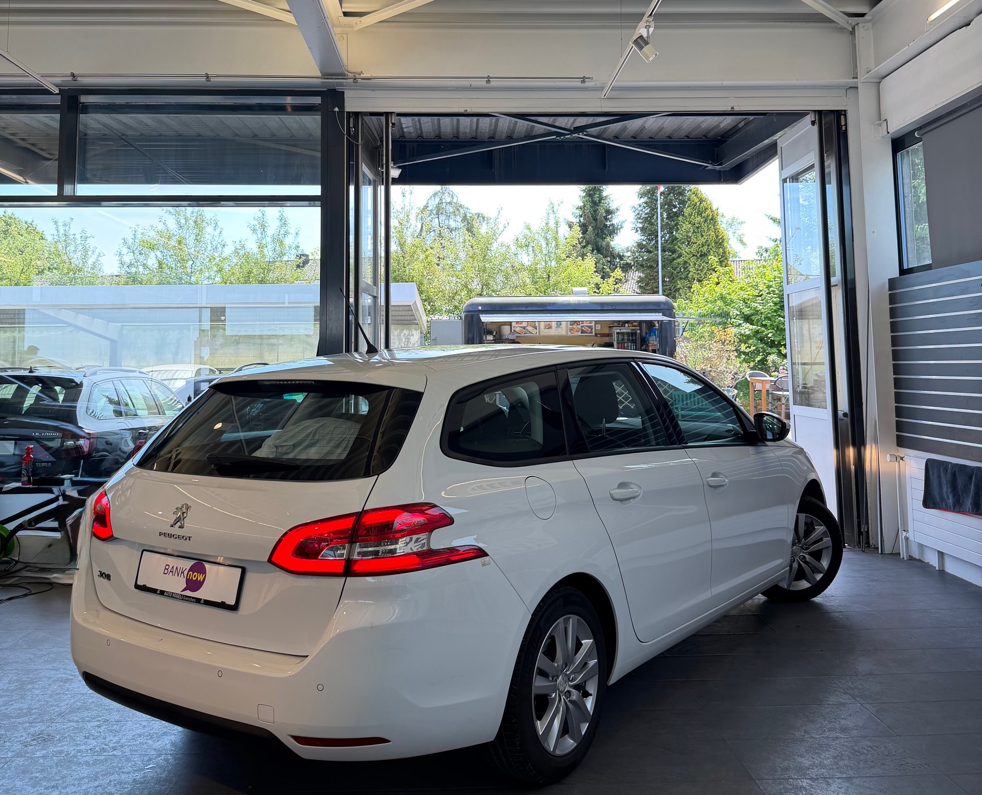 PEUGEOT 308 SW 1.2 THP Allure-image-3