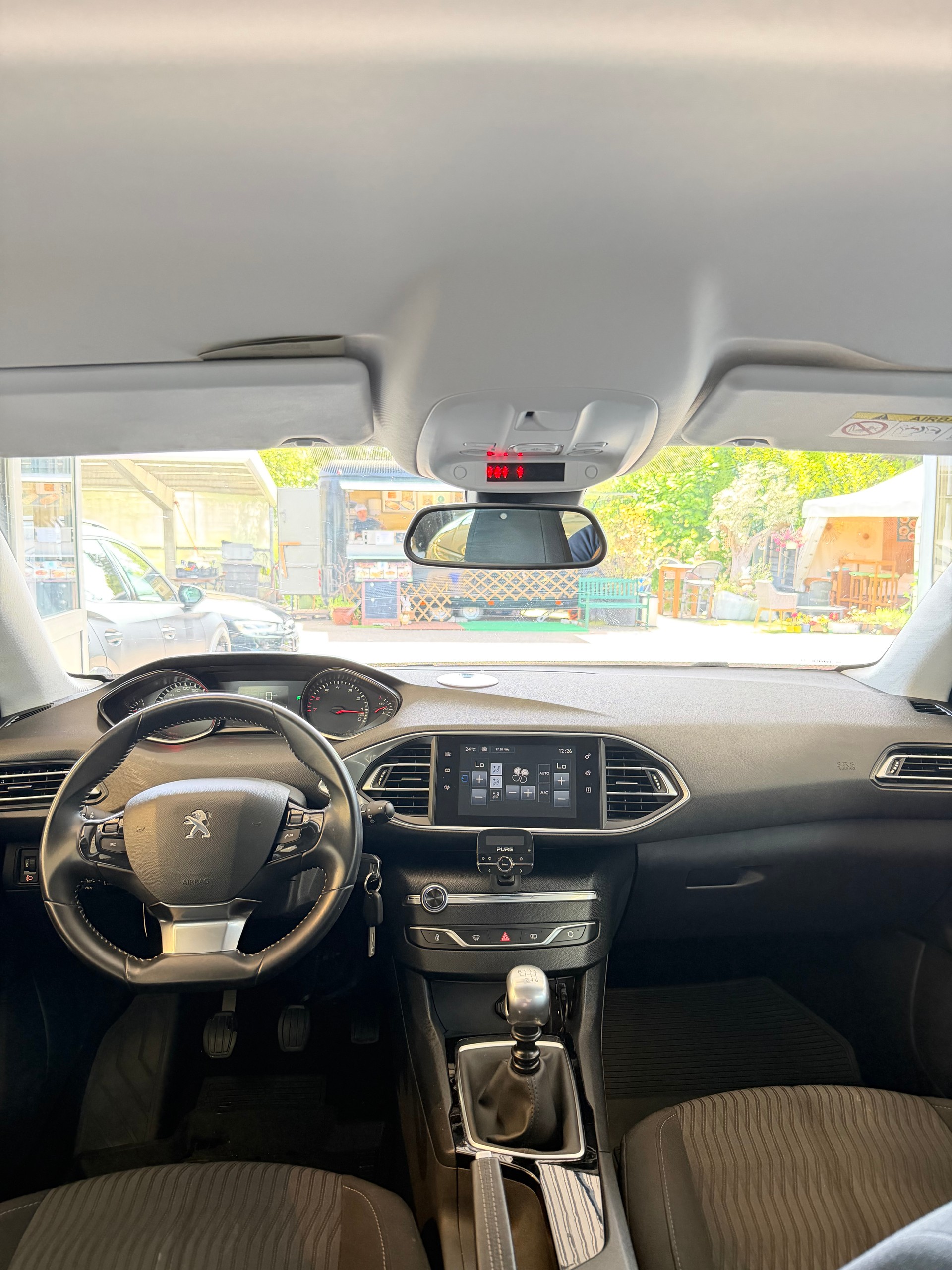PEUGEOT 308 SW 1.2 THP Allure-image-8
