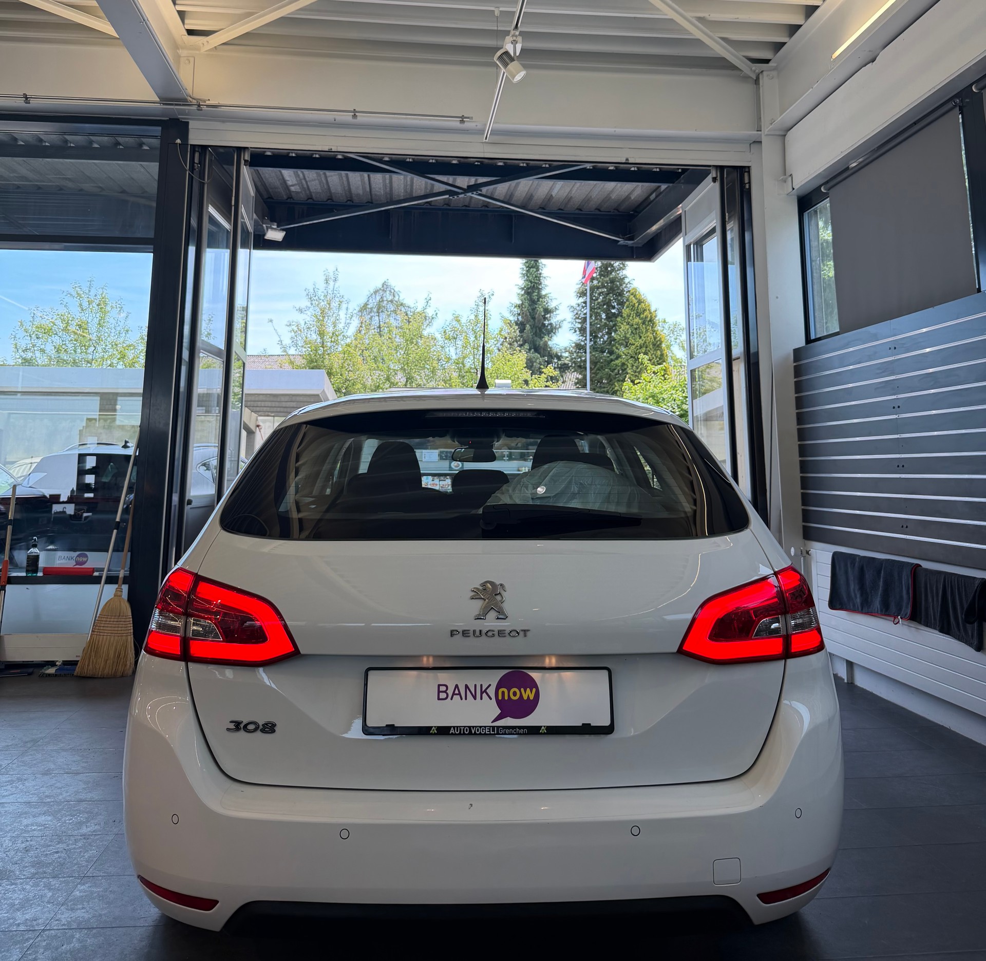 PEUGEOT 308 SW 1.2 THP Allure-image-5
