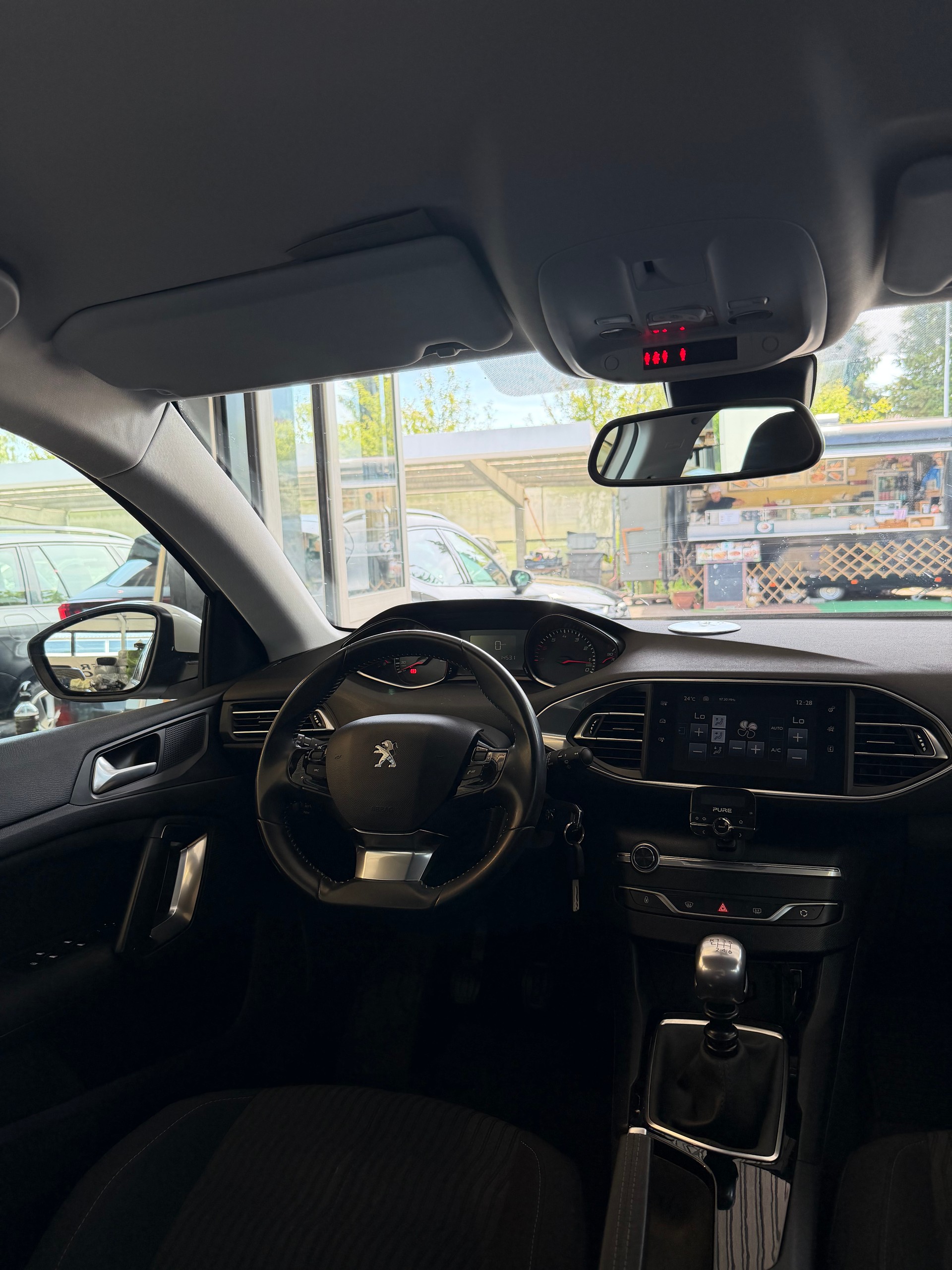 PEUGEOT 308 SW 1.2 THP Allure-image-9