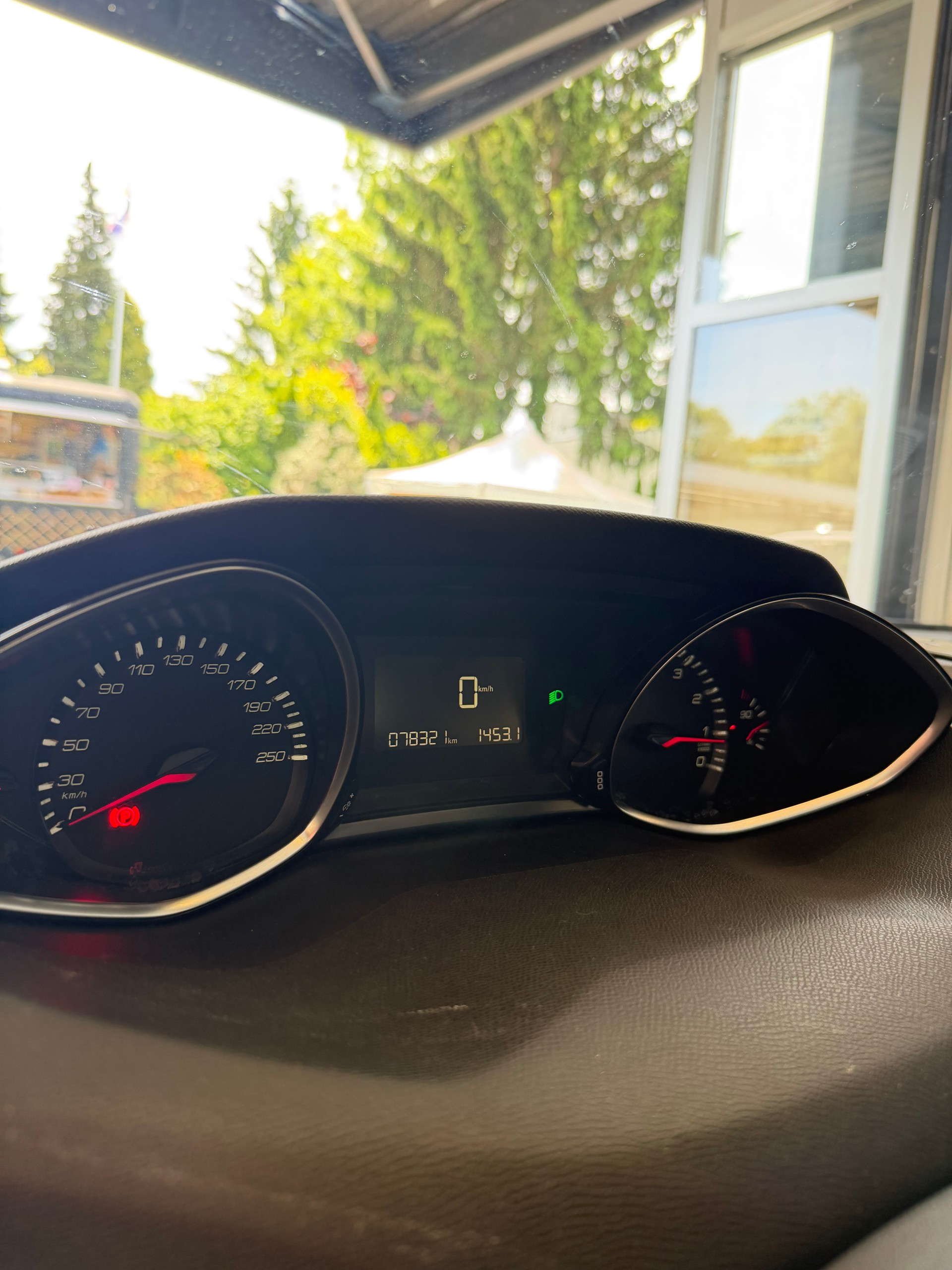 PEUGEOT 308 SW 1.2 THP Allure-image-12
