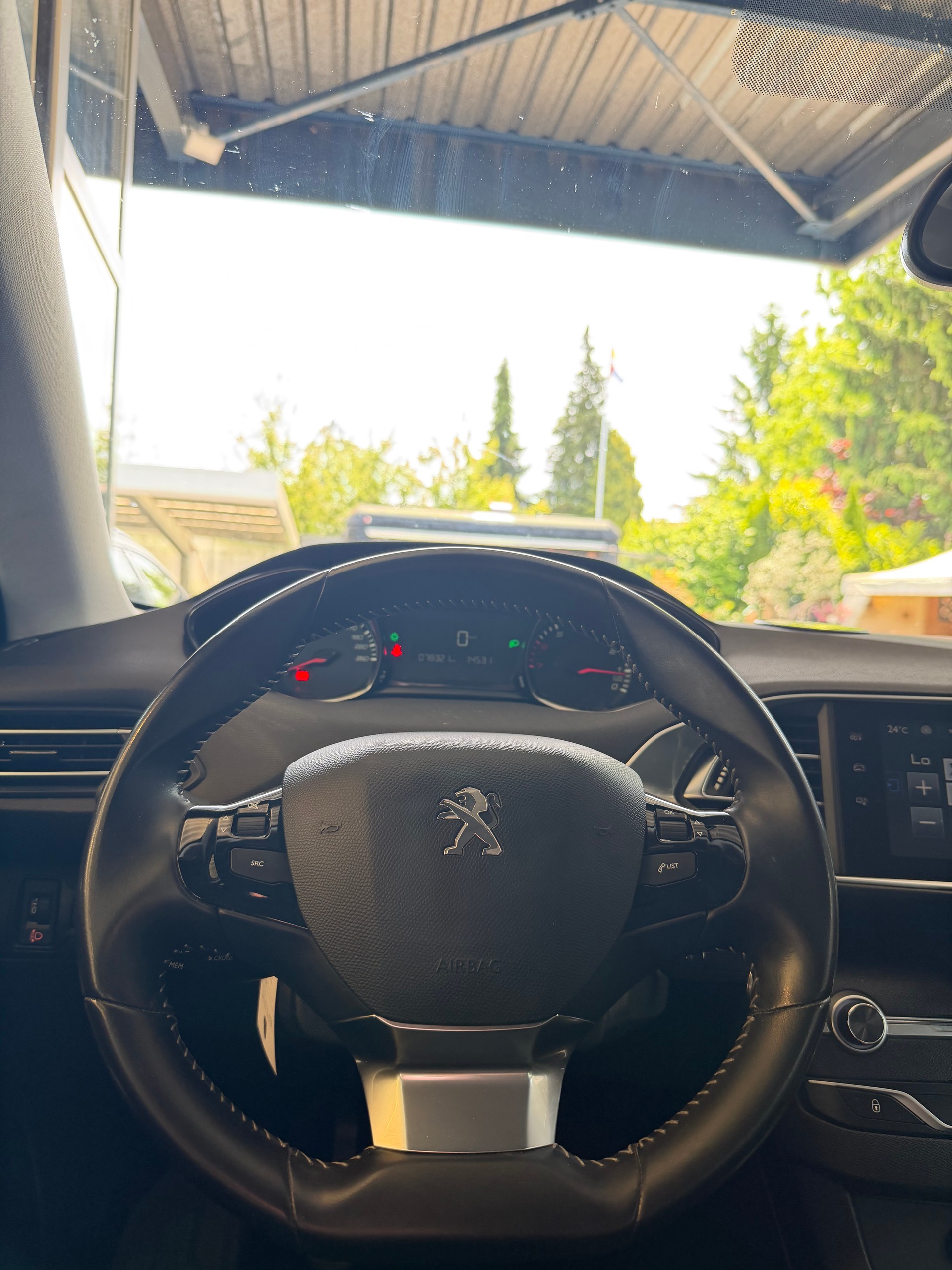 PEUGEOT 308 SW 1.2 THP Allure-image-10