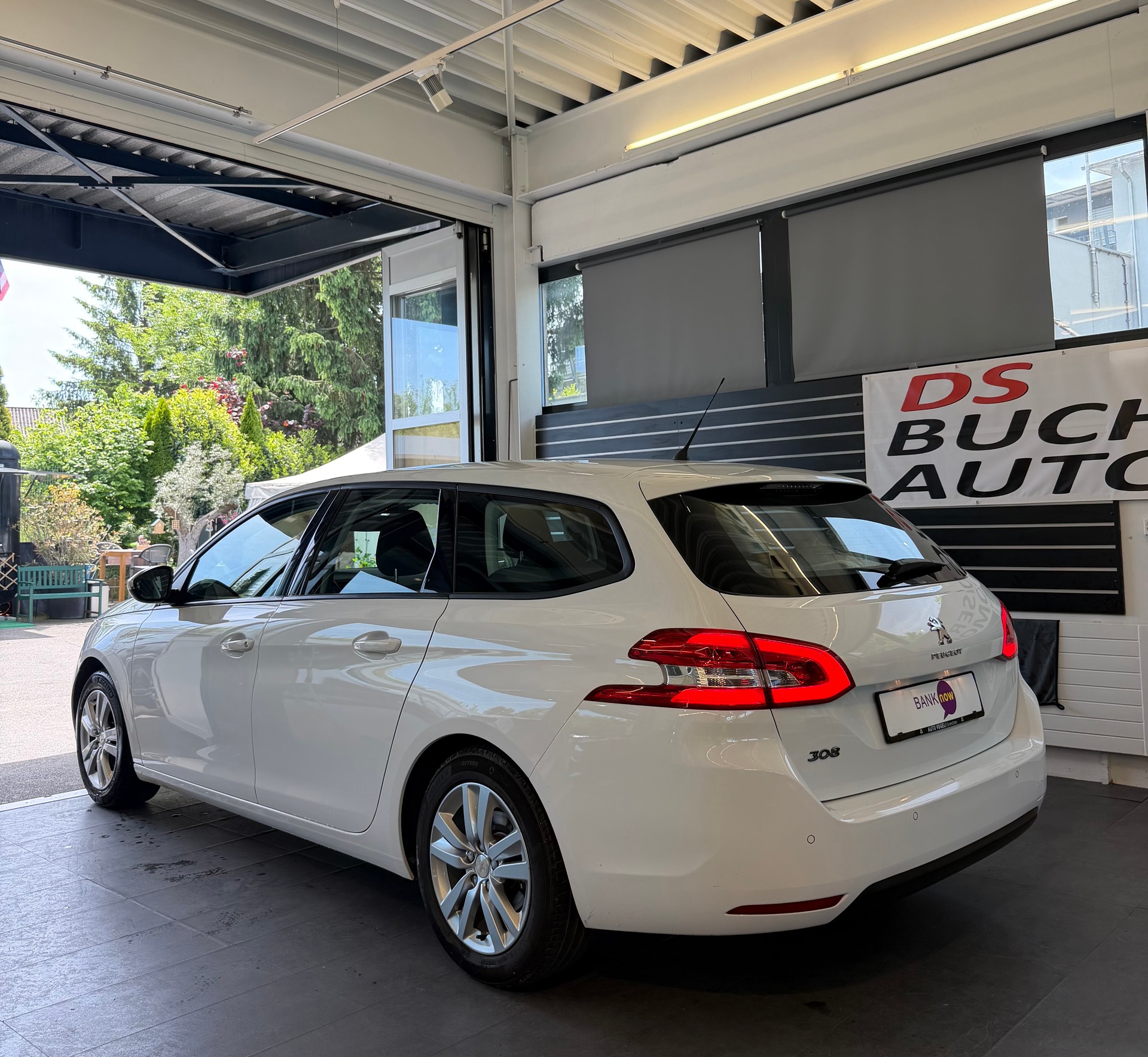 PEUGEOT 308 SW 1.2 THP Allure-image-4
