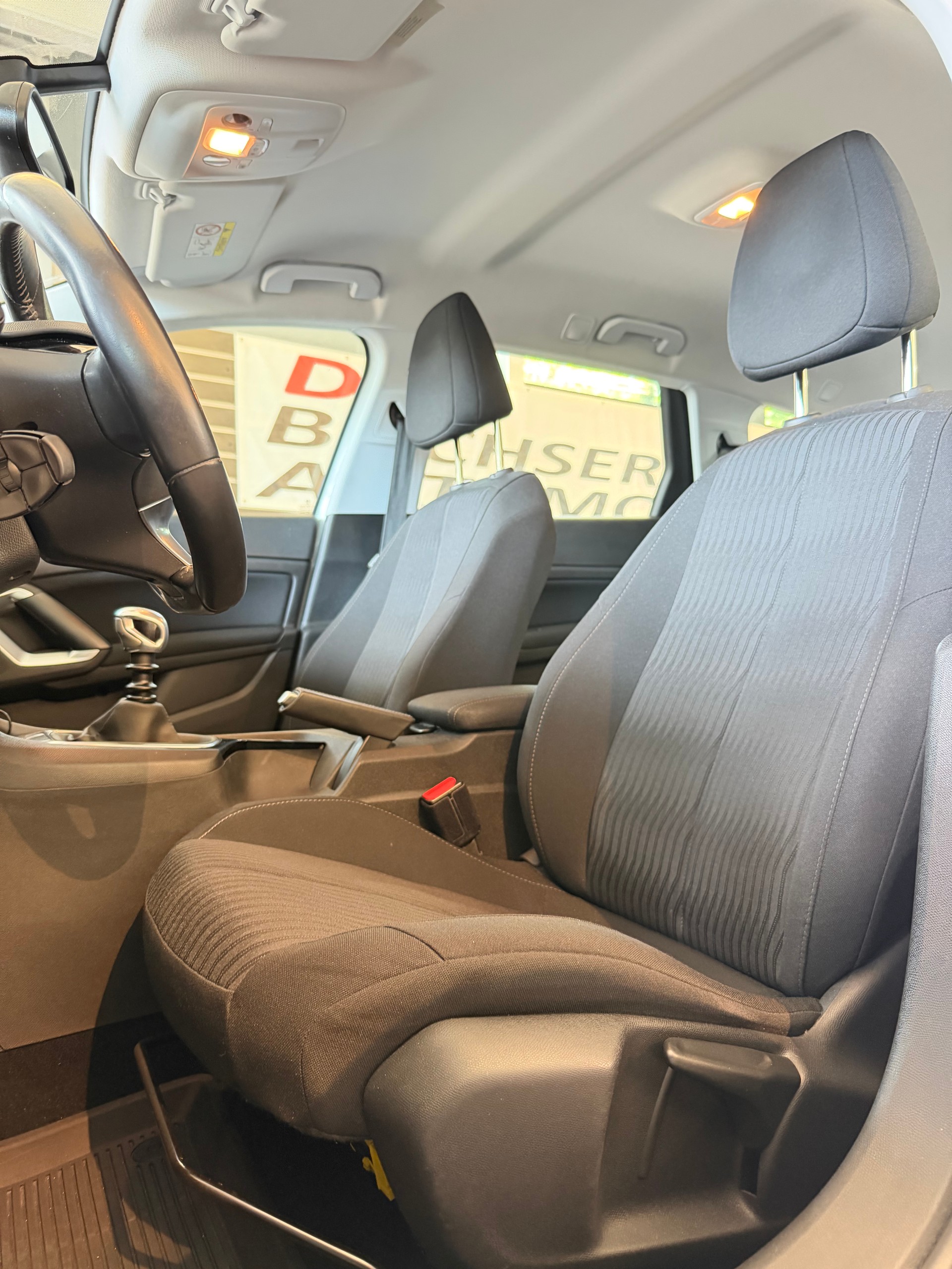 PEUGEOT 308 SW 1.2 THP Allure-image-6