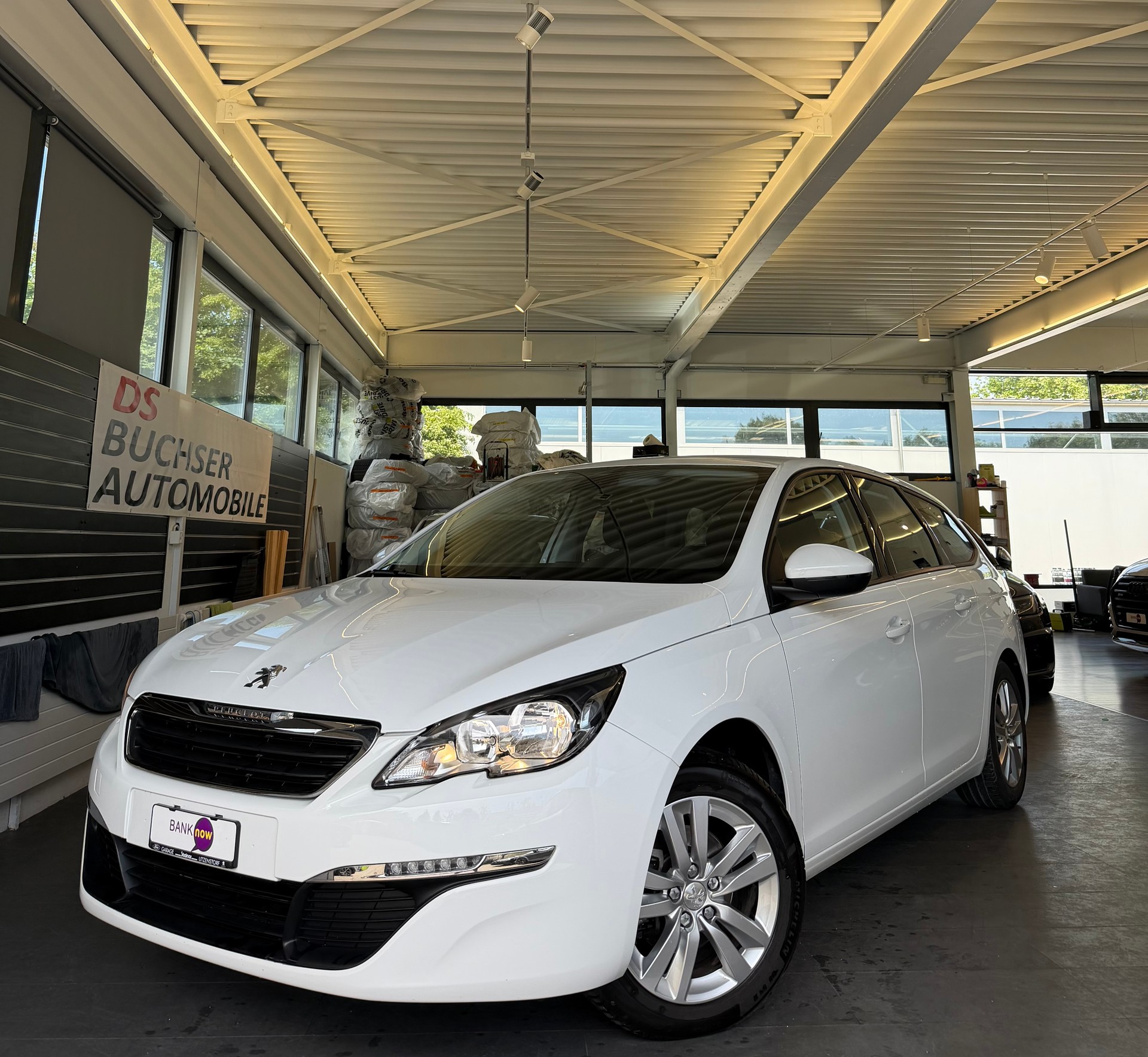 PEUGEOT 308 SW 1.2 THP Allure-image-0