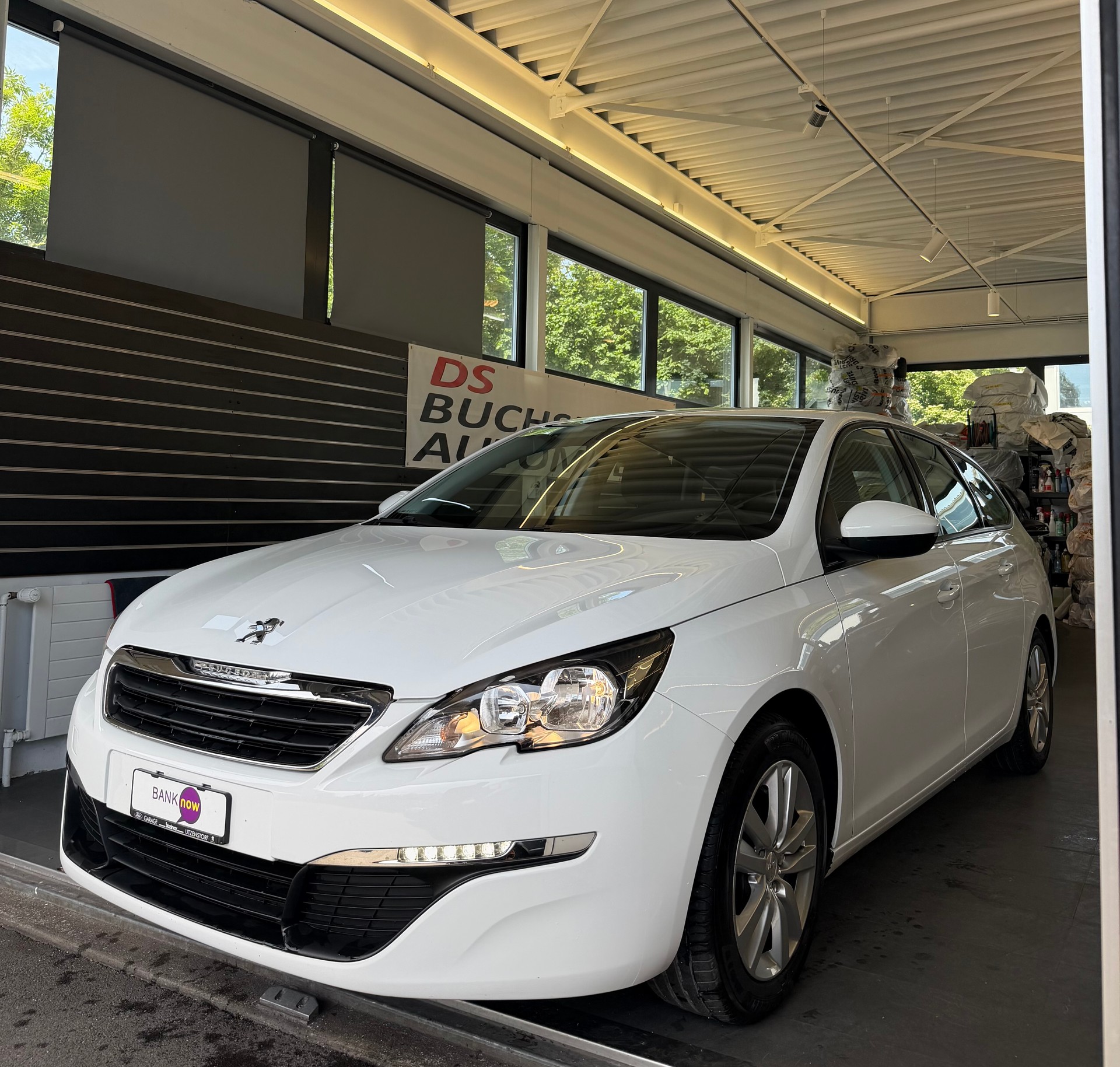PEUGEOT 308 SW 1.2 THP Allure-image-1