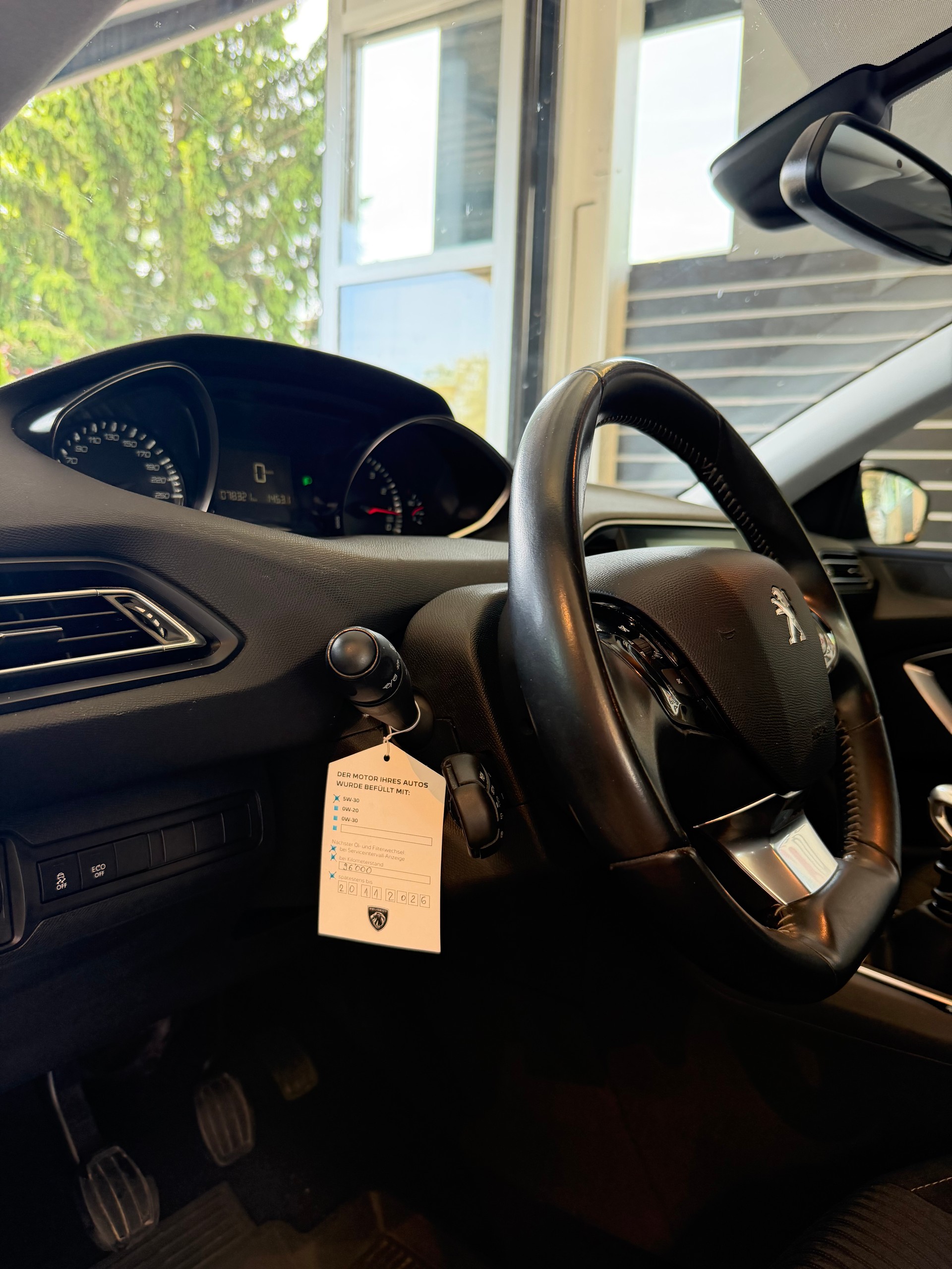 PEUGEOT 308 SW 1.2 THP Allure-image-11