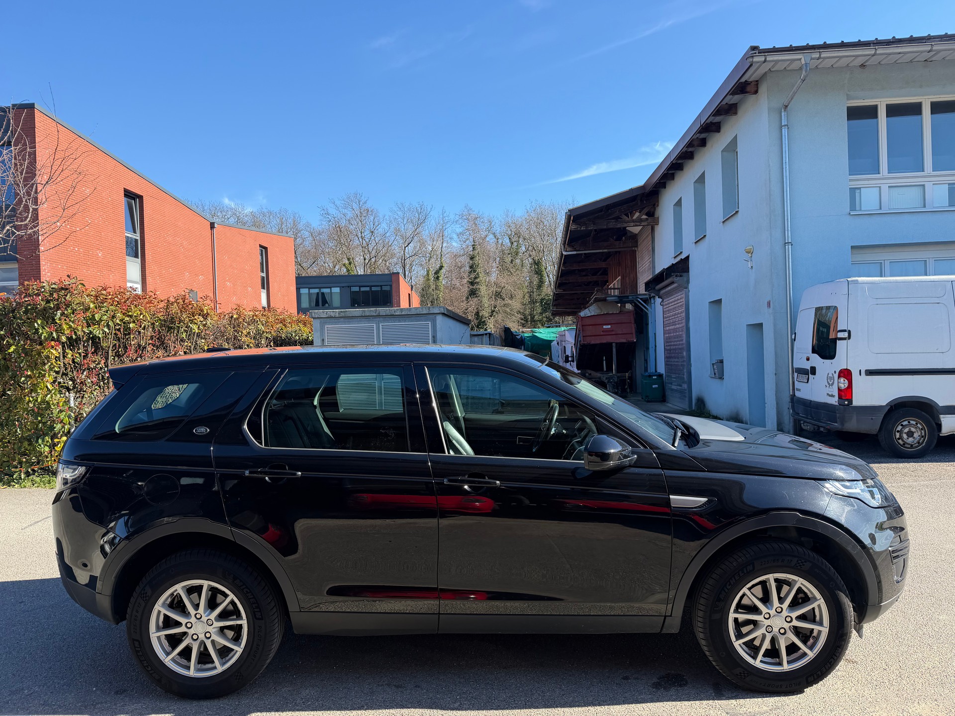 LAND ROVER Discovery Sport 2.0 TD4 Pure AT9-image-3