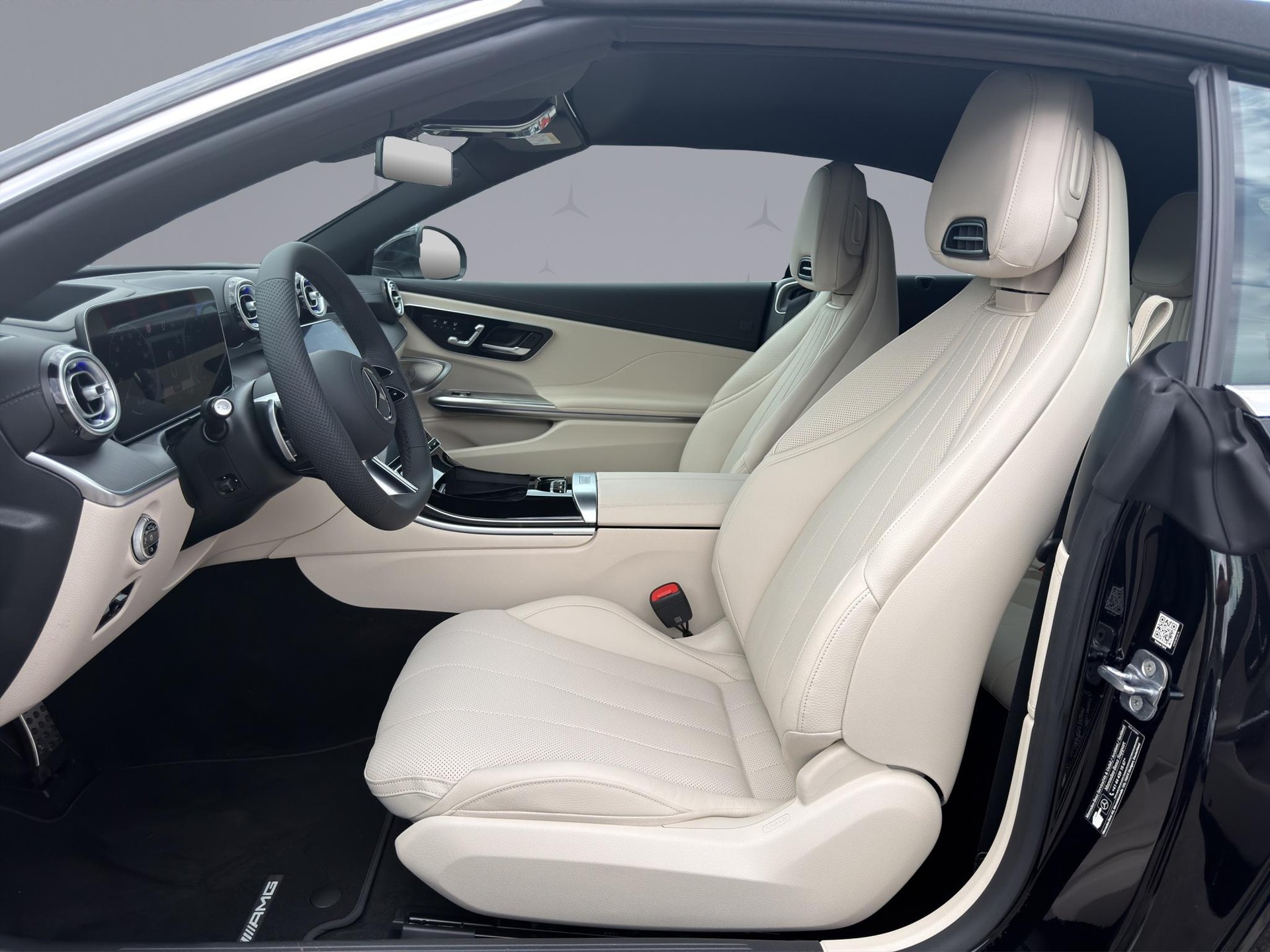 MERCEDES-BENZ CLE 450 AMG Line 4matic Cabriolet-image-8
