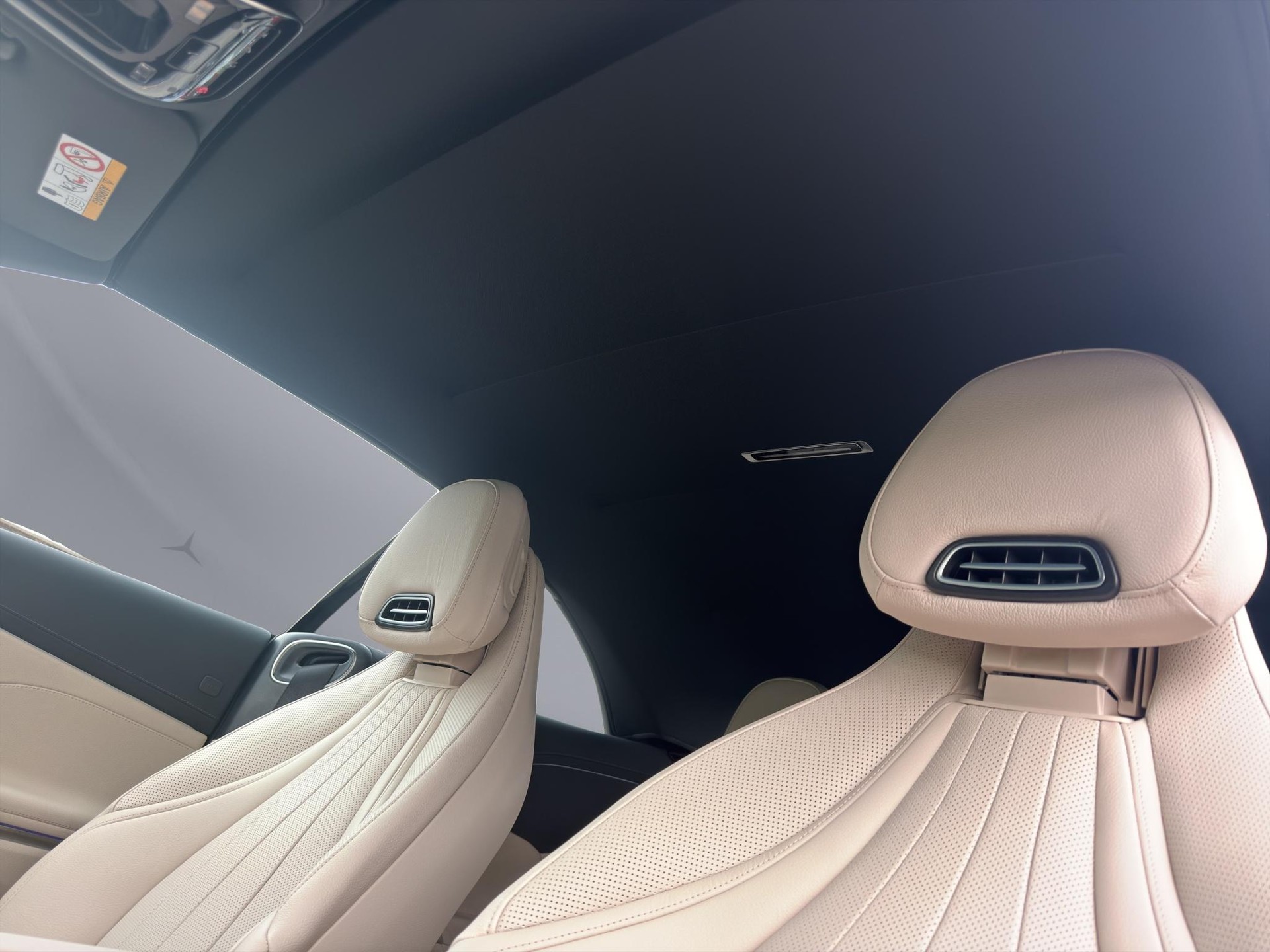 MERCEDES-BENZ CLE 450 AMG Line 4matic Cabriolet-image-10