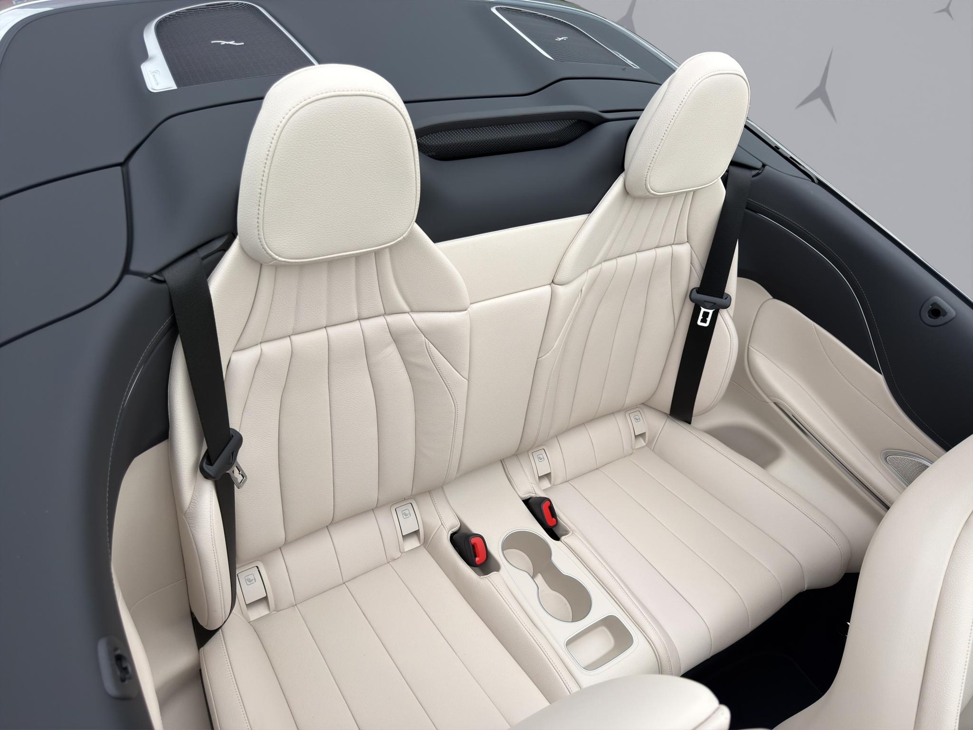 MERCEDES-BENZ CLE 450 AMG Line 4matic Cabriolet-image-16