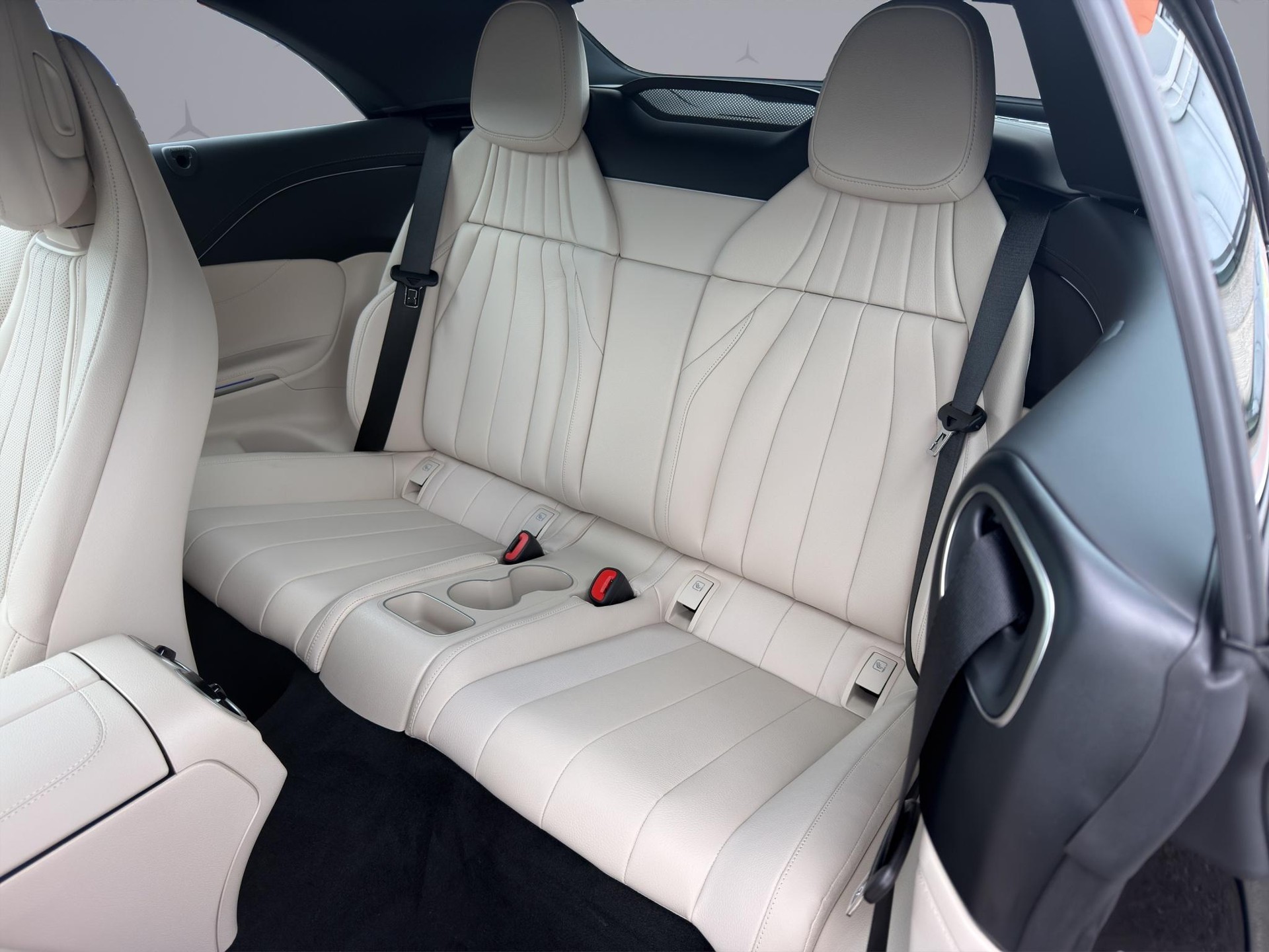 MERCEDES-BENZ CLE 450 AMG Line 4matic Cabriolet-image-9