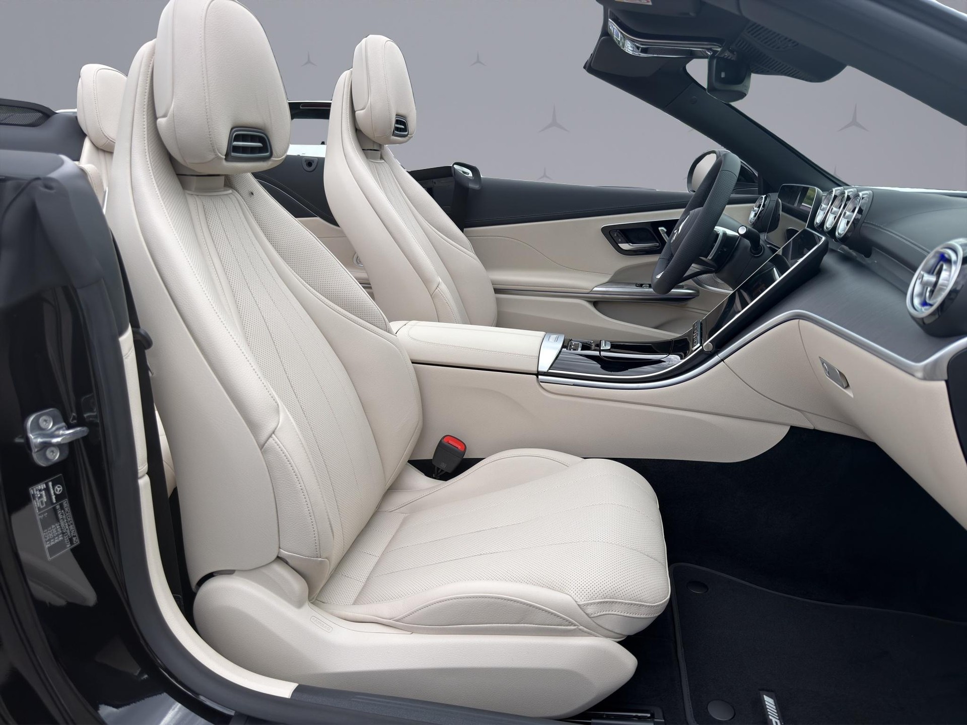 MERCEDES-BENZ CLE 450 AMG Line 4matic Cabriolet-image-15