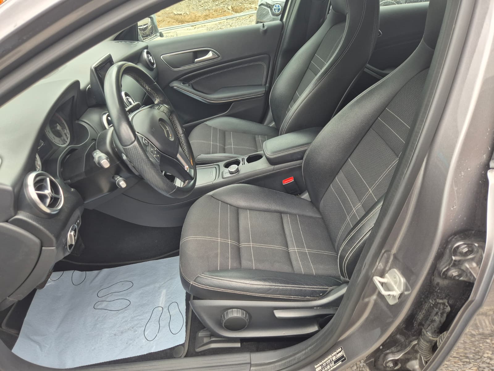 MERCEDES-BENZ A 180 Urban 7G-DCT-image-9