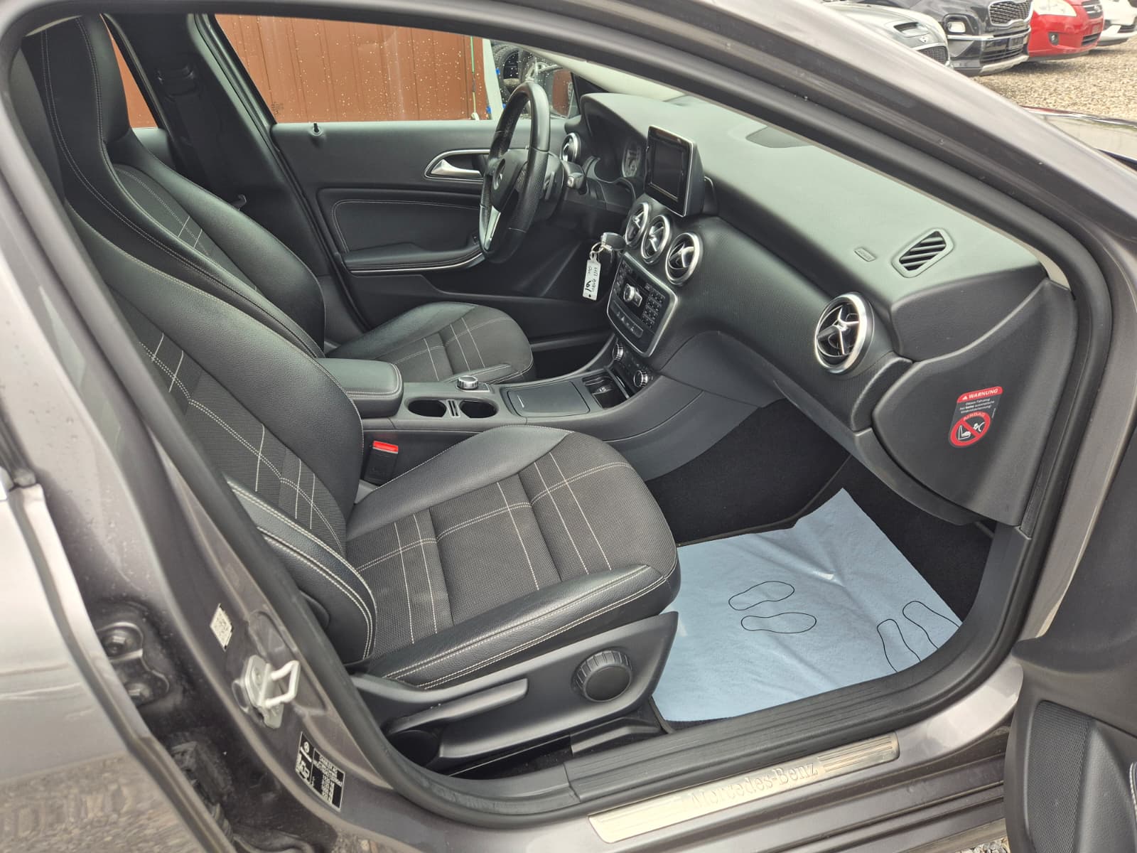 MERCEDES-BENZ A 180 Urban 7G-DCT-image-8