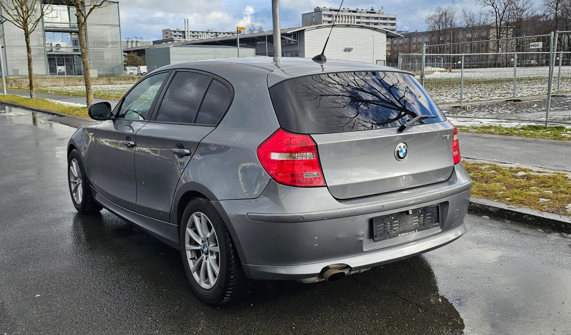 BMW 116i Dynamic Edition-image-2