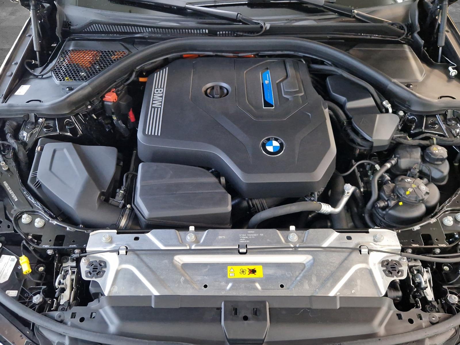 BMW 330e xDrive Touring-image-22