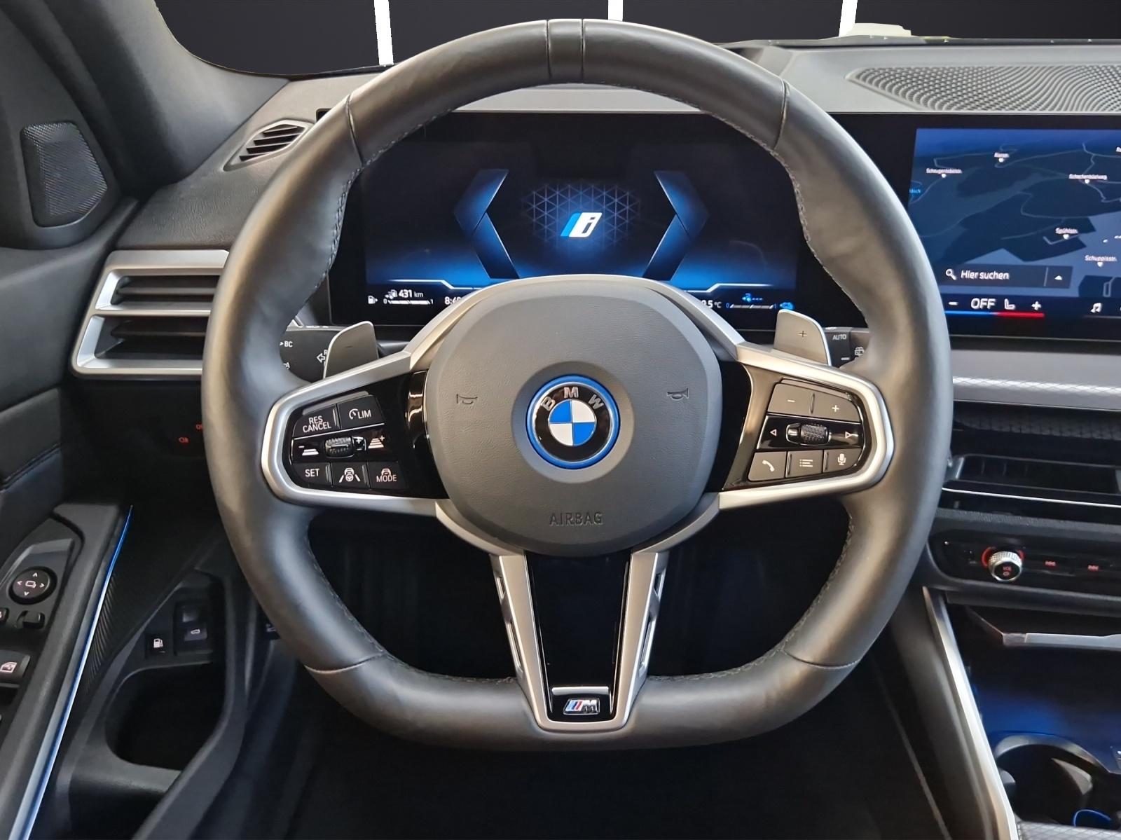 BMW 330e xDrive Touring-image-18