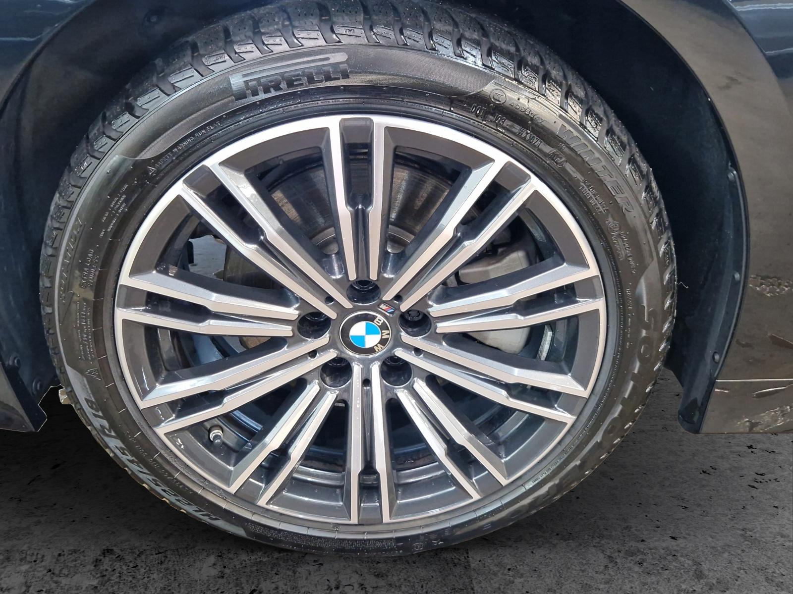 BMW 330e xDrive Touring-image-8