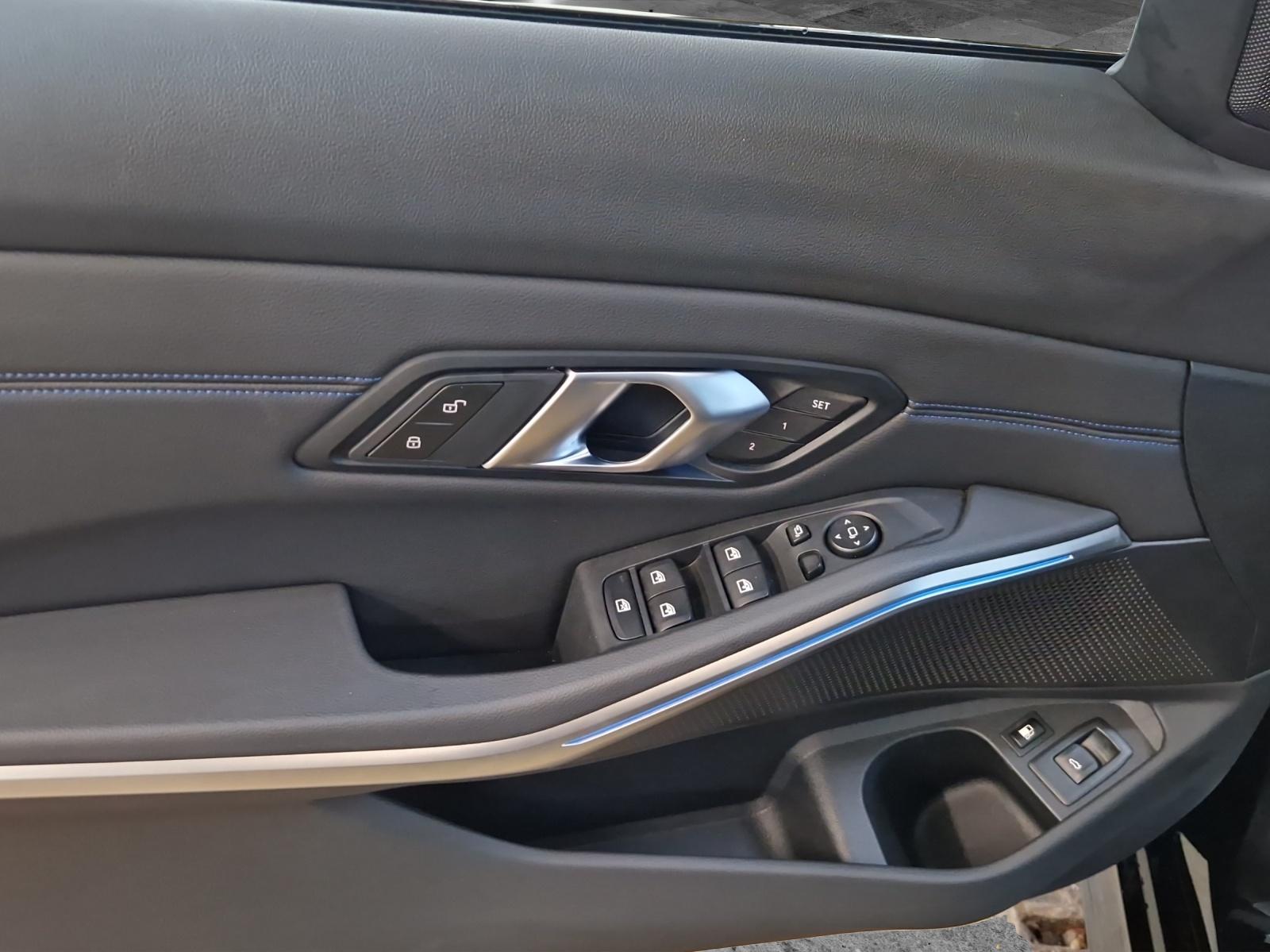 BMW 330e xDrive Touring-image-9
