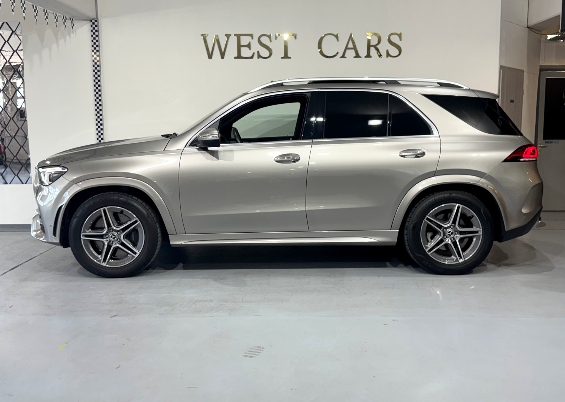 MERCEDES-BENZ GLE 450 4Matic AMG Line 9G-Tronic **Vollausstattung**7 Plätzer**-image-1