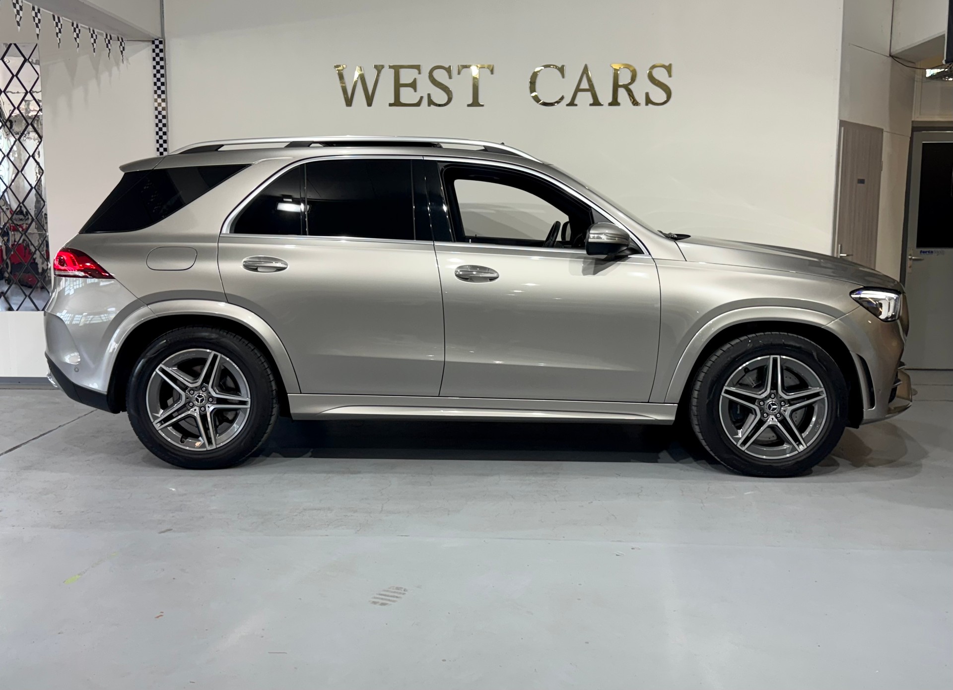 MERCEDES-BENZ GLE 450 4Matic AMG Line 9G-Tronic **Vollausstattung**7 Plätzer**-image-2