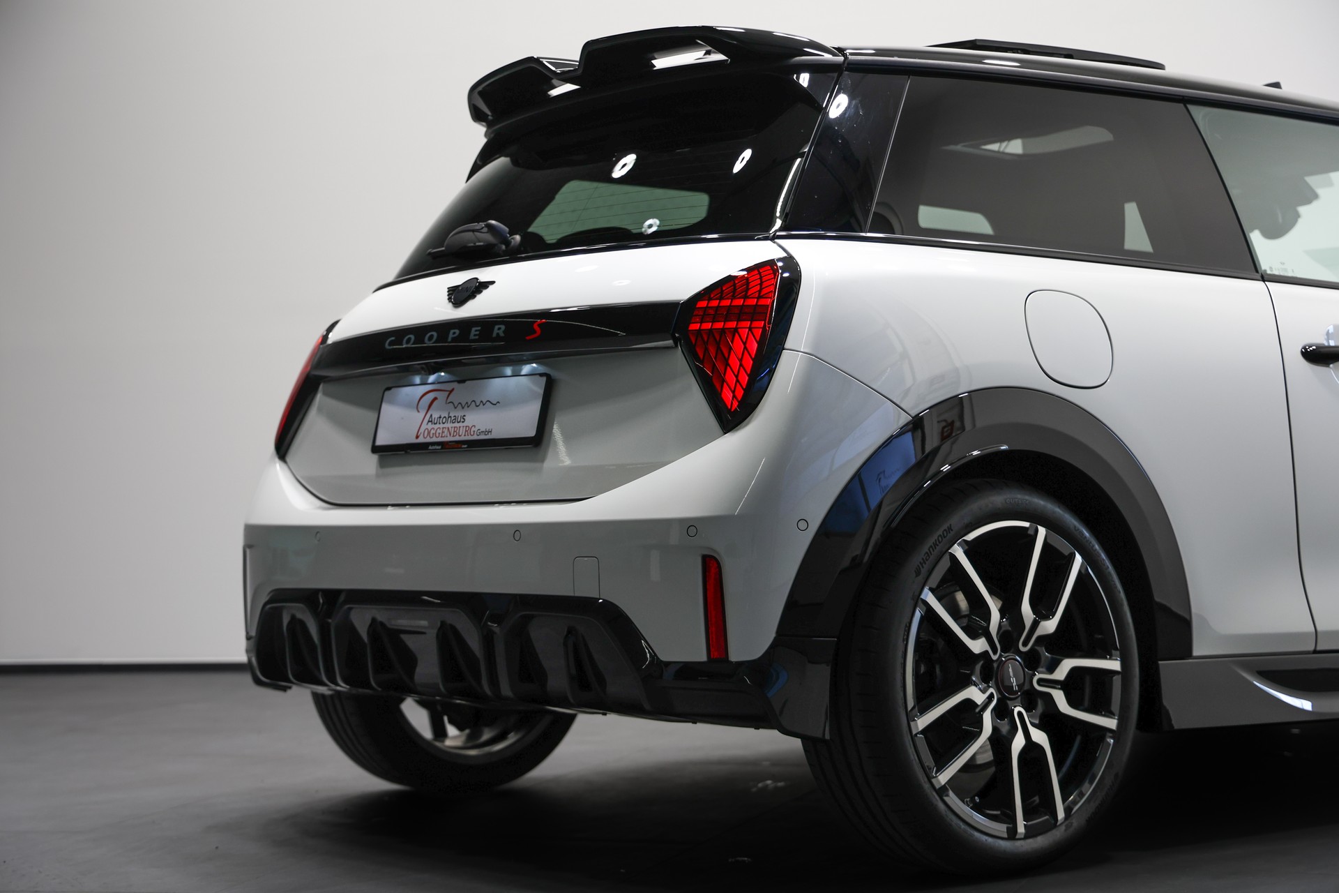 MINI Cooper S DKG John Cooper Works Trim - NEUES MODELL - Paket XL - Panoramadach - MINI Werksgarantie bis 05.2029 --image-9