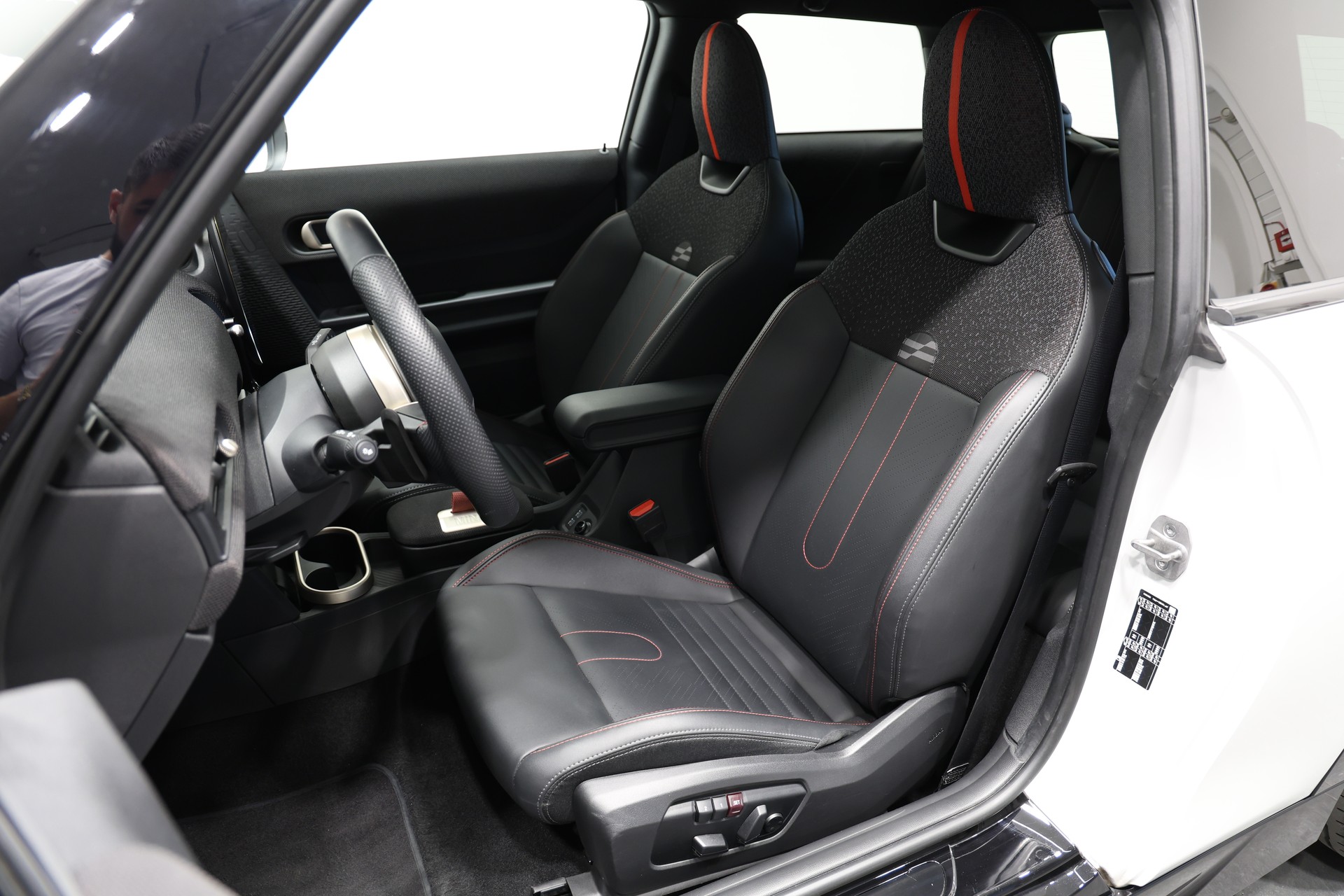 MINI Cooper S DKG John Cooper Works Trim - NEUES MODELL - Paket XL - Panoramadach - MINI Werksgarantie bis 05.2029 --image-14