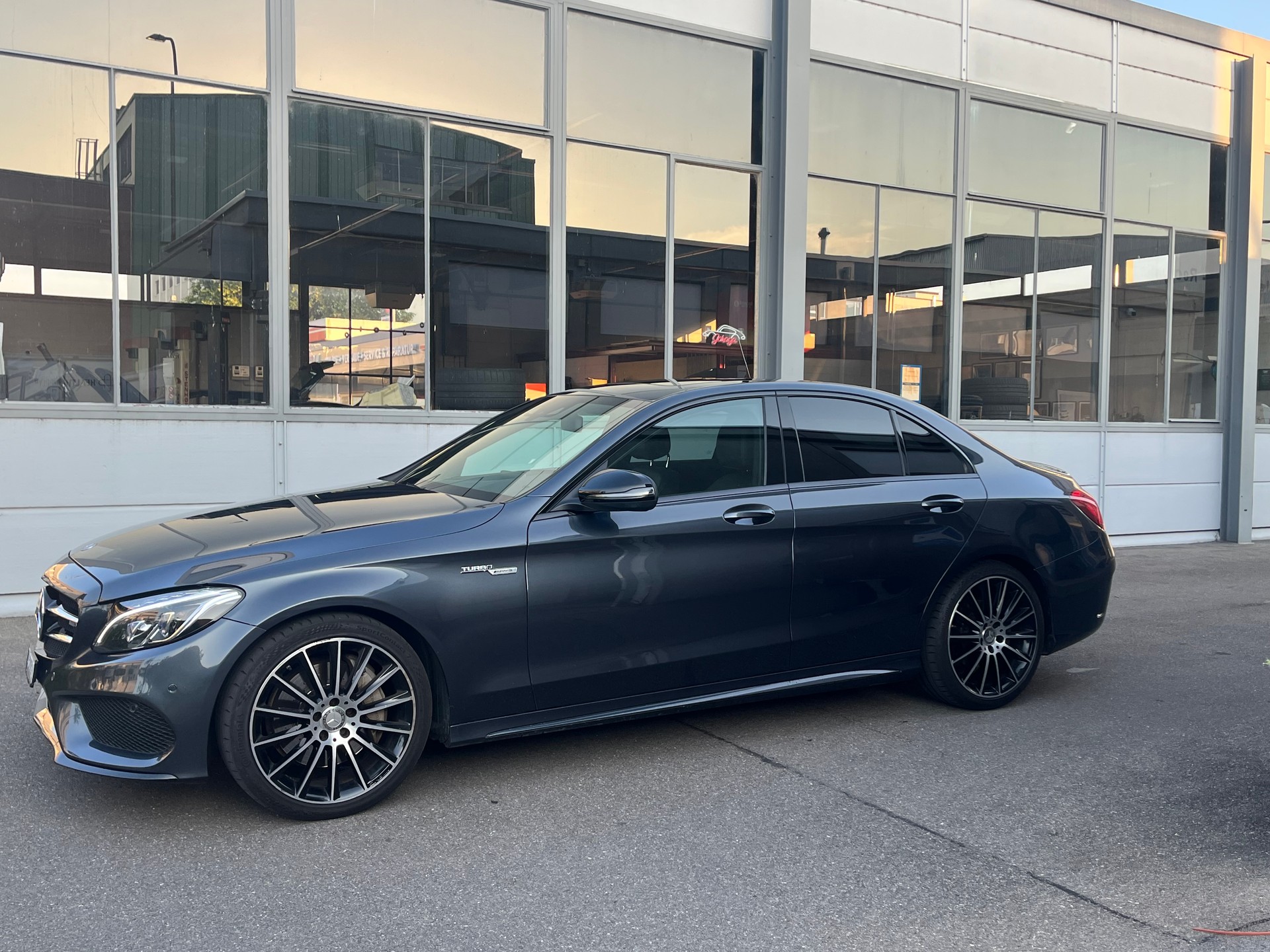 MERCEDES-BENZ C 300 AMG Line 7G-Tronic-image-4