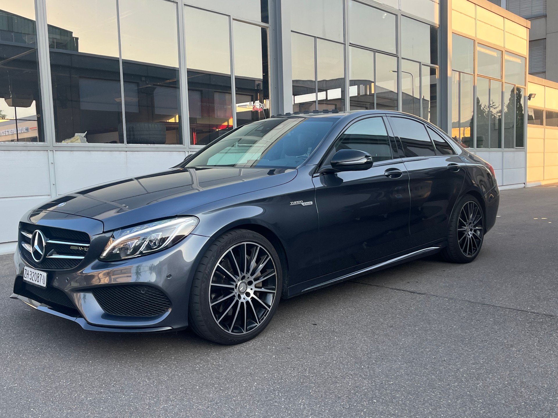 MERCEDES-BENZ C 300 AMG Line 7G-Tronic-image-5