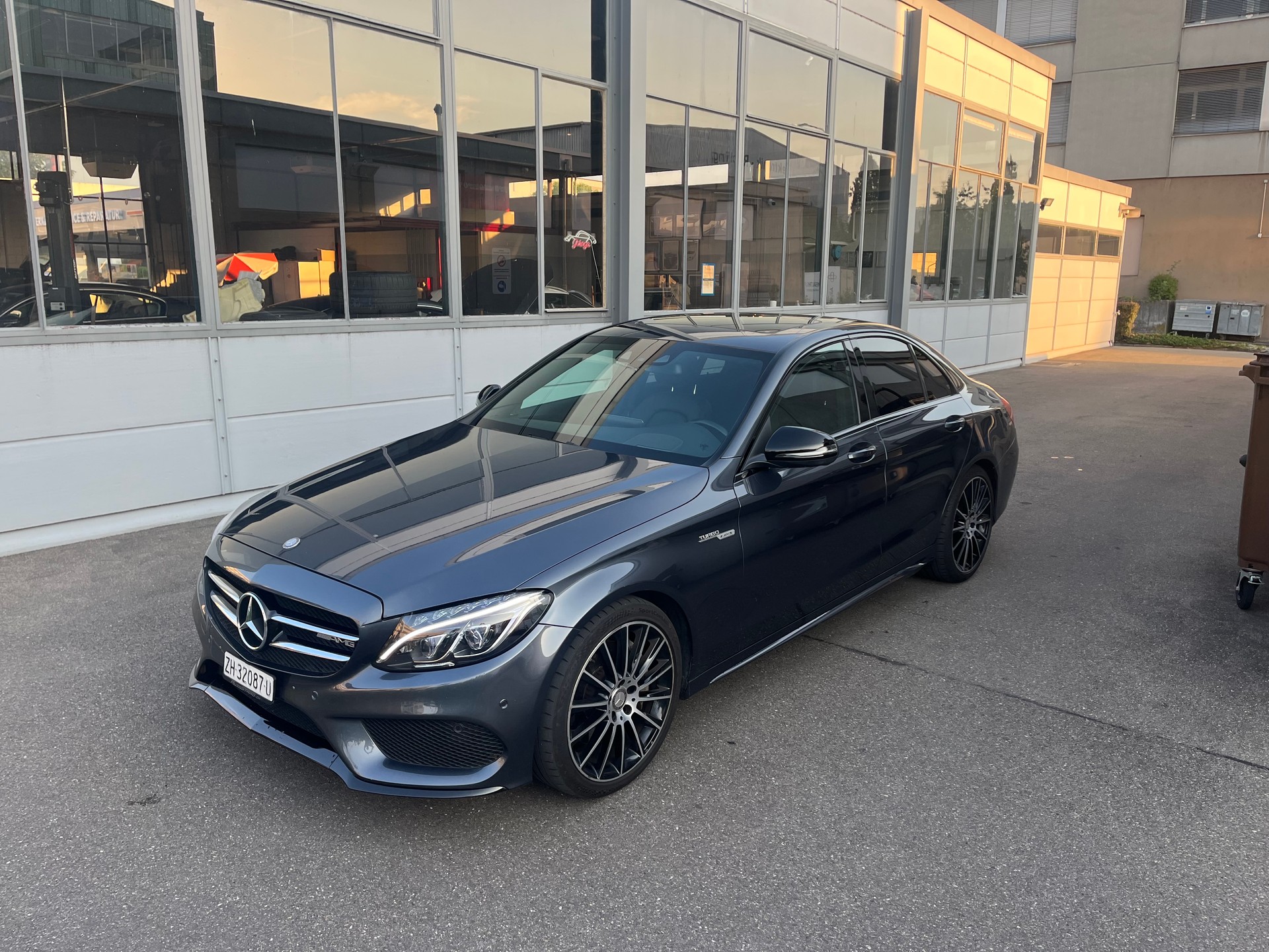MERCEDES-BENZ C 300 AMG Line 7G-Tronic-image-2