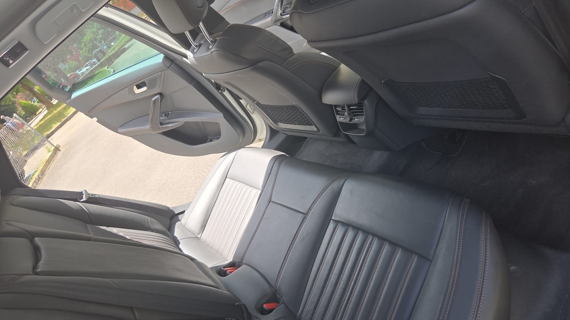 PEUGEOT 2.0 HDi HYbrid4-image-12