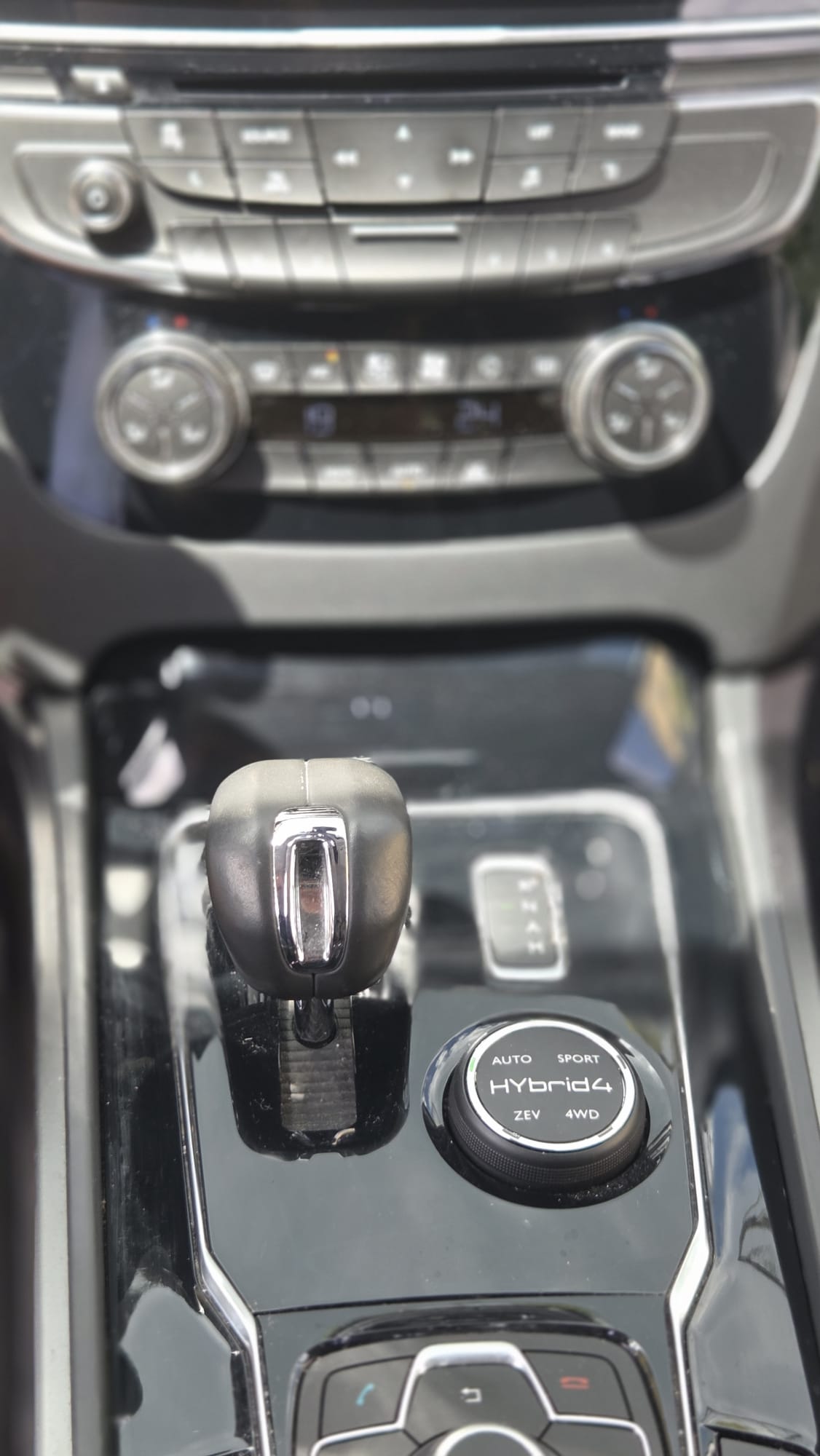 PEUGEOT 2.0 HDi HYbrid4-image-4