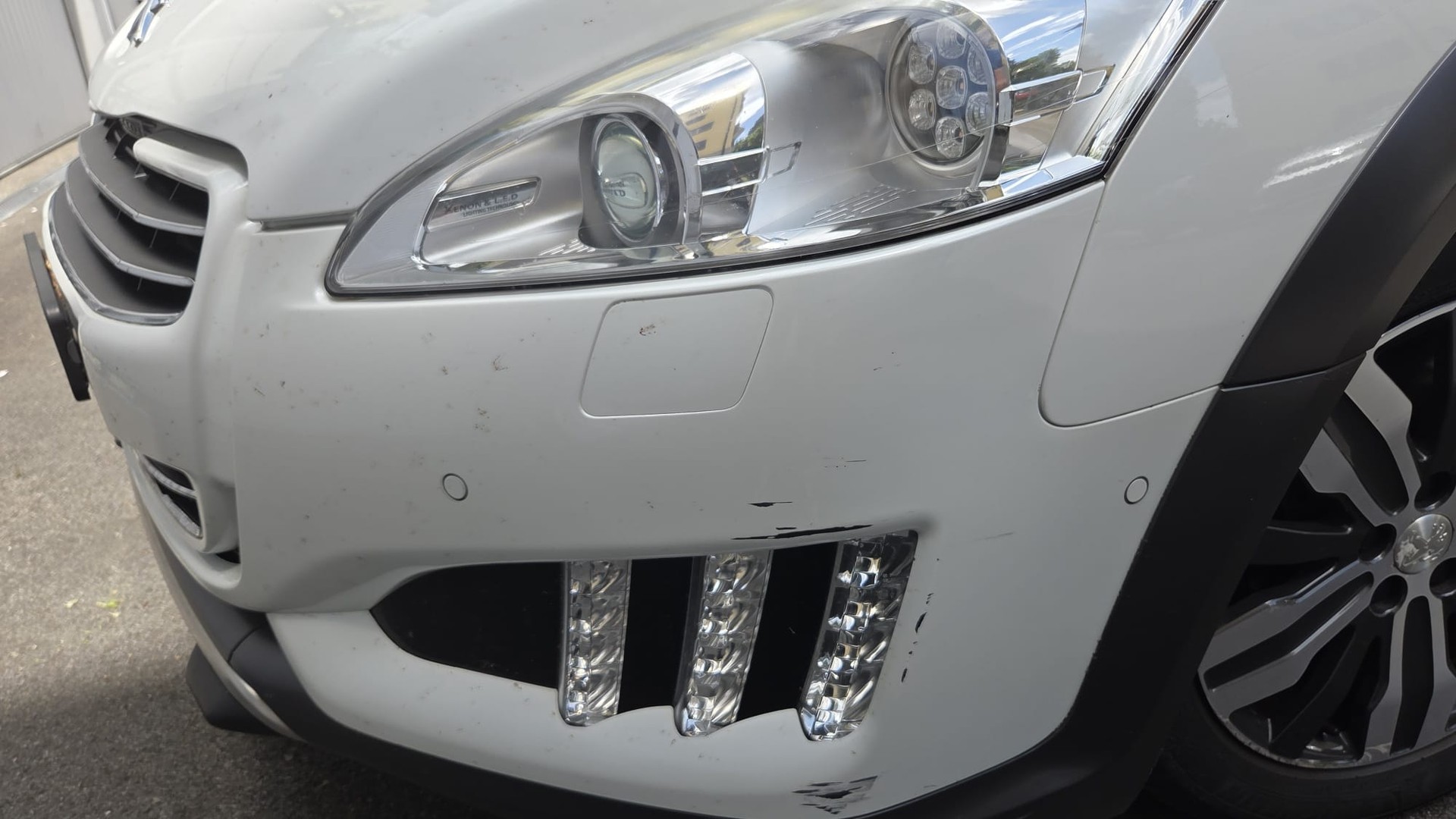 PEUGEOT 2.0 HDi HYbrid4-image-8