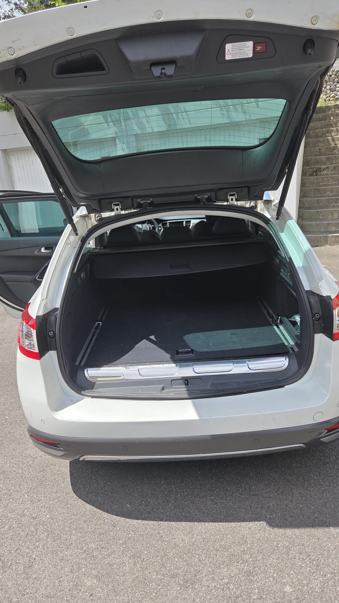 PEUGEOT 2.0 HDi HYbrid4-image-2