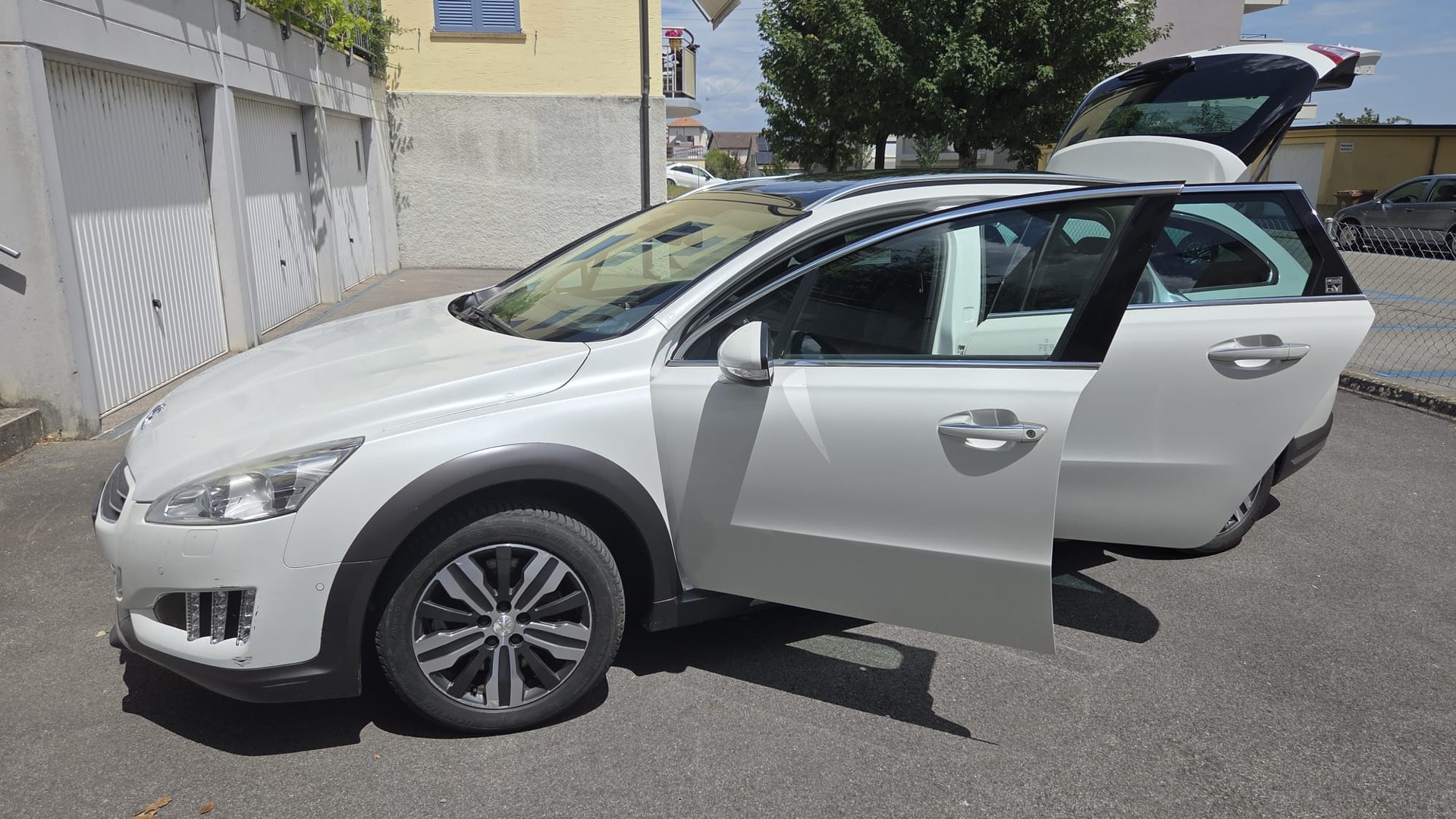 PEUGEOT 2.0 HDi HYbrid4-image-0