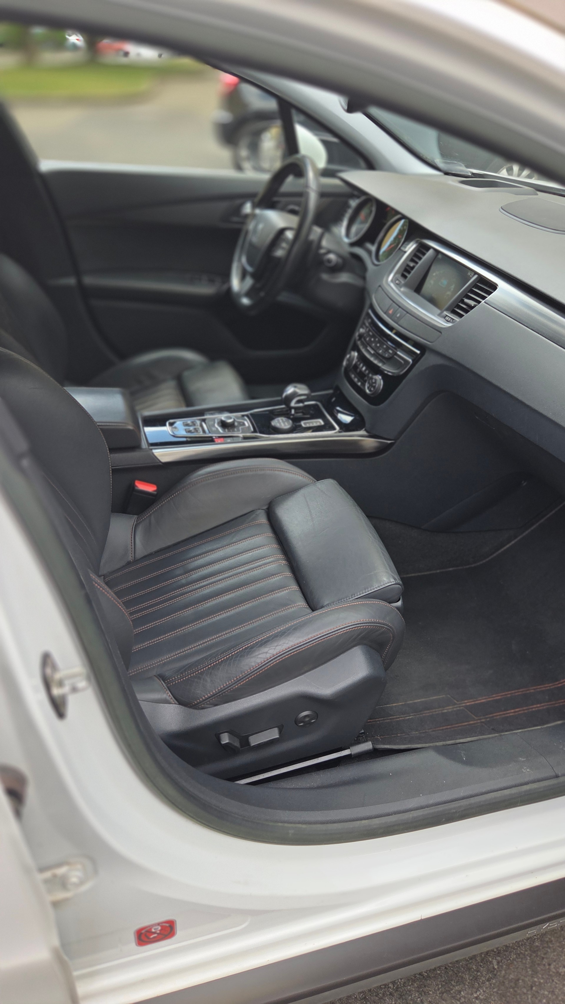 PEUGEOT 2.0 HDi HYbrid4-image-3
