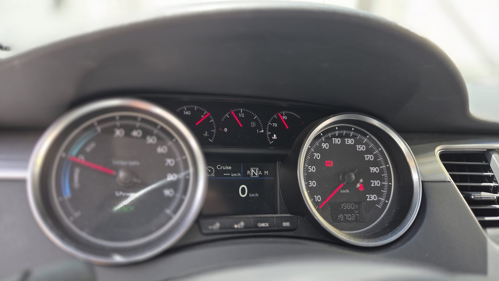 PEUGEOT 2.0 HDi HYbrid4-image-13