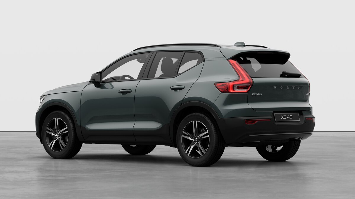 VOLVO XC40 2.0 B3 MH Plus Dark-image-1