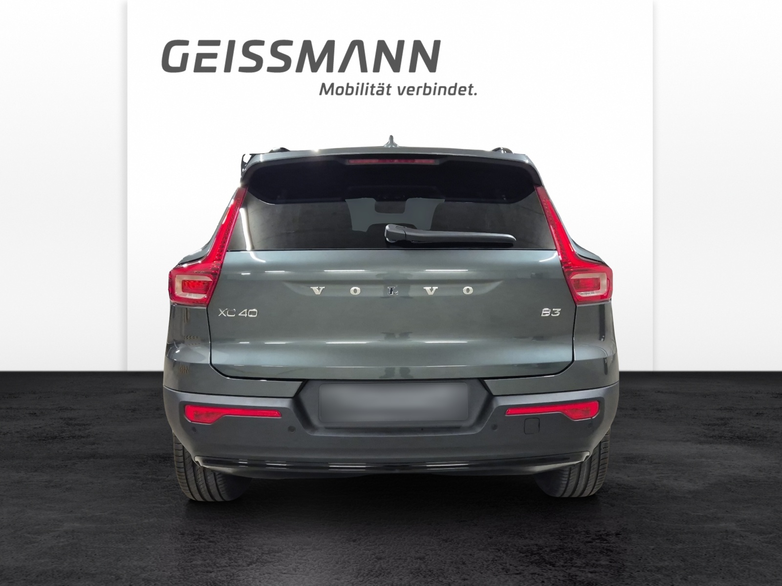 VOLVO XC40 2.0 B3 MH Plus Dark-image-5
